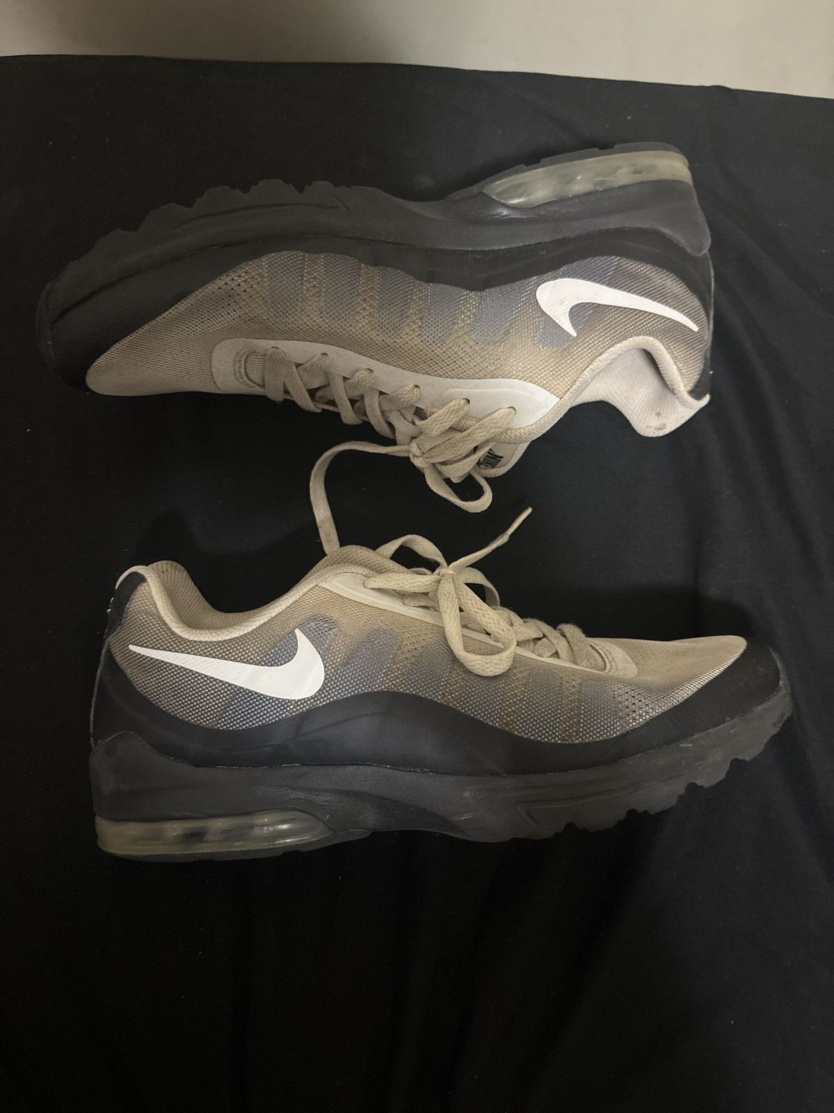 Nike Nike Air max invigor Size US 10 / EU 43 - 1 Thumbnail