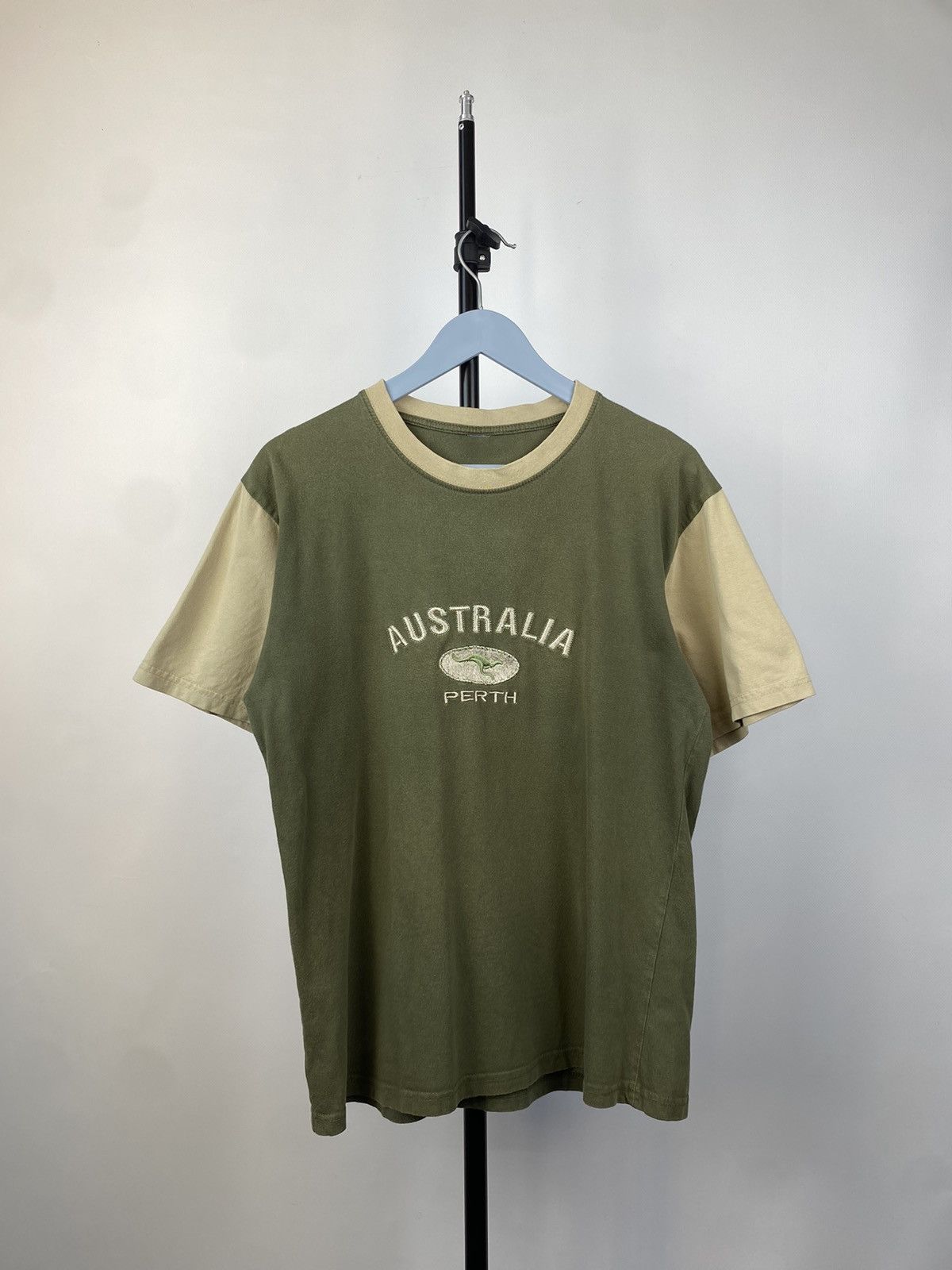 Vintage Vintage 90s Australia Big LOGO rare surf T-Shirt Size US M / EU 48-50 / 2 - 1 Thumbnail