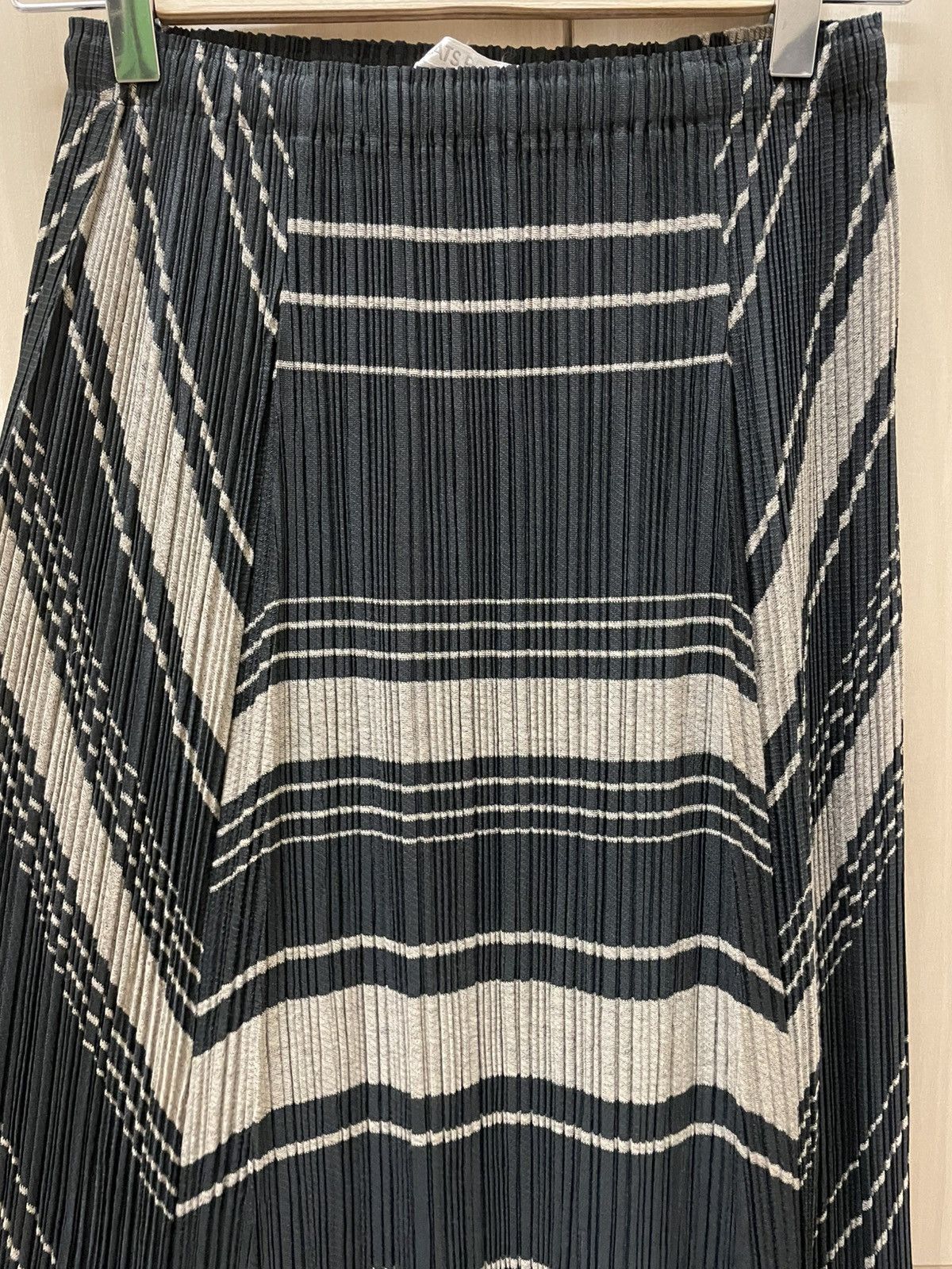 Pleats Please Issey Miyake Issey Miyake Pleats Please PP93 Archive Geometric Midi Skirt Size 30" / US 8 / IT 44 - 5 Thumbnail