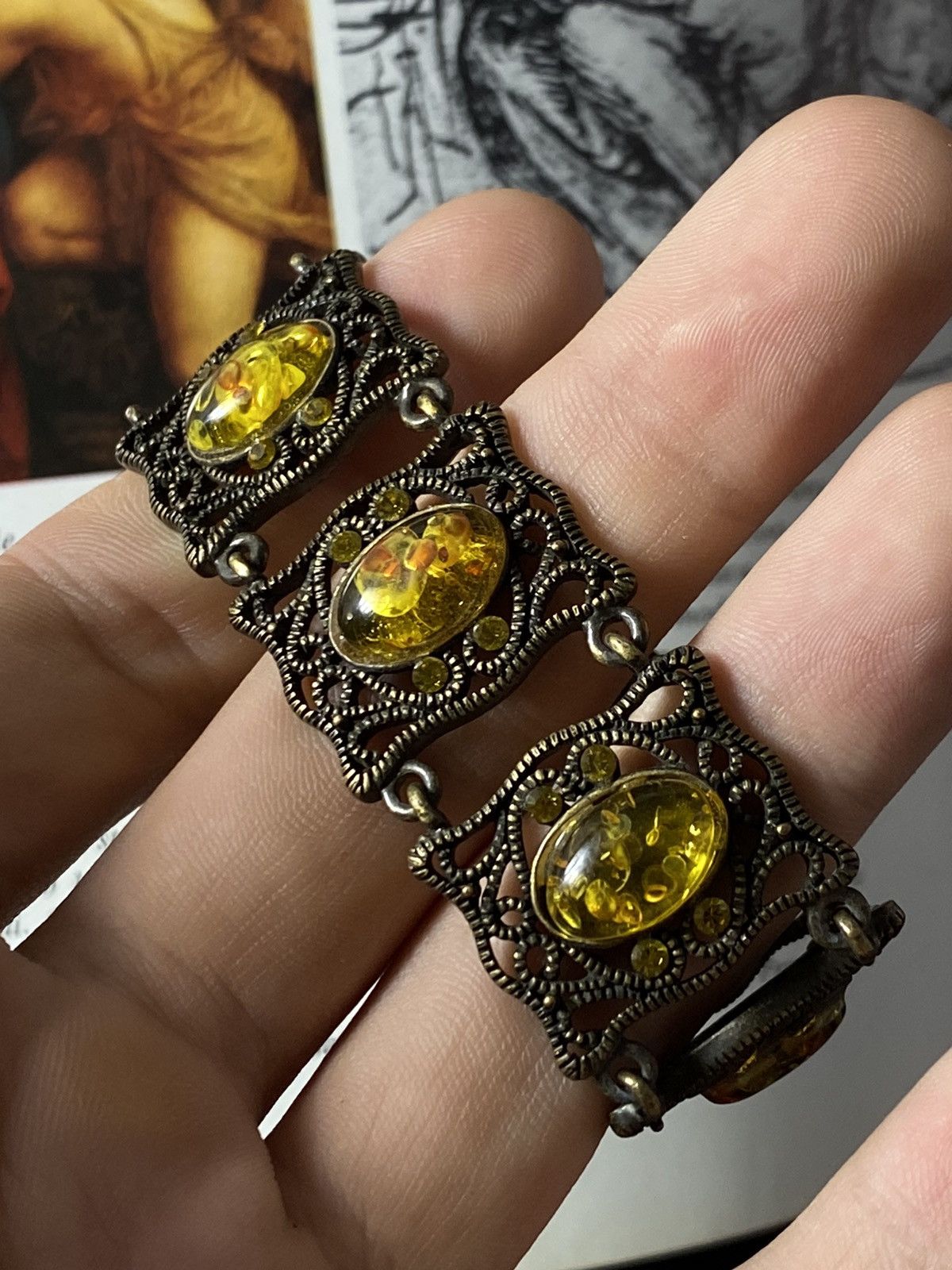 Jewelry Vintage Bracelet with Amber-like Inserts - Elegant Size ONE SIZE - 3 Thumbnail