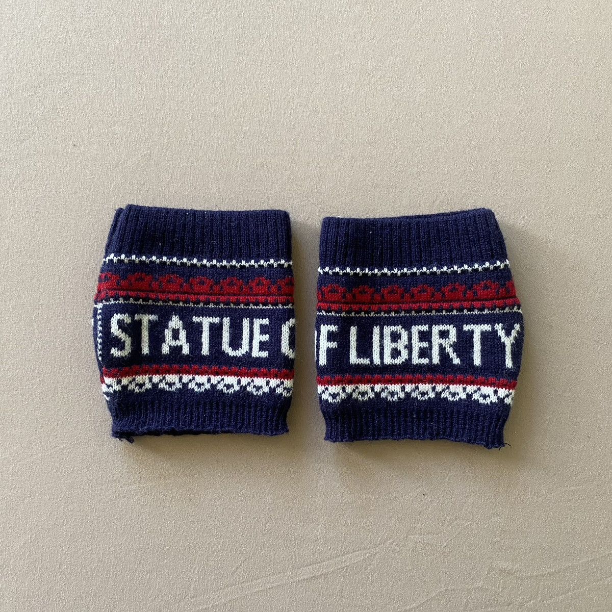 Other Vintage Style Statue Of Liberty Knit Hand Warmer Mittens Size ONE SIZE - 1 Thumbnail