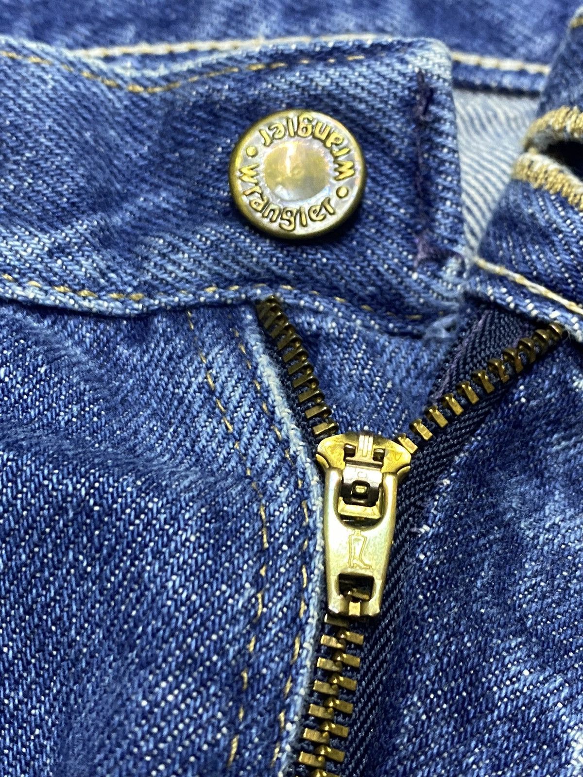 Vintage Vintage Wrangler Rugged USA Blue Wash Ditressed Loose Jeans Size US 32 / EU 48 - 9 Thumbnail