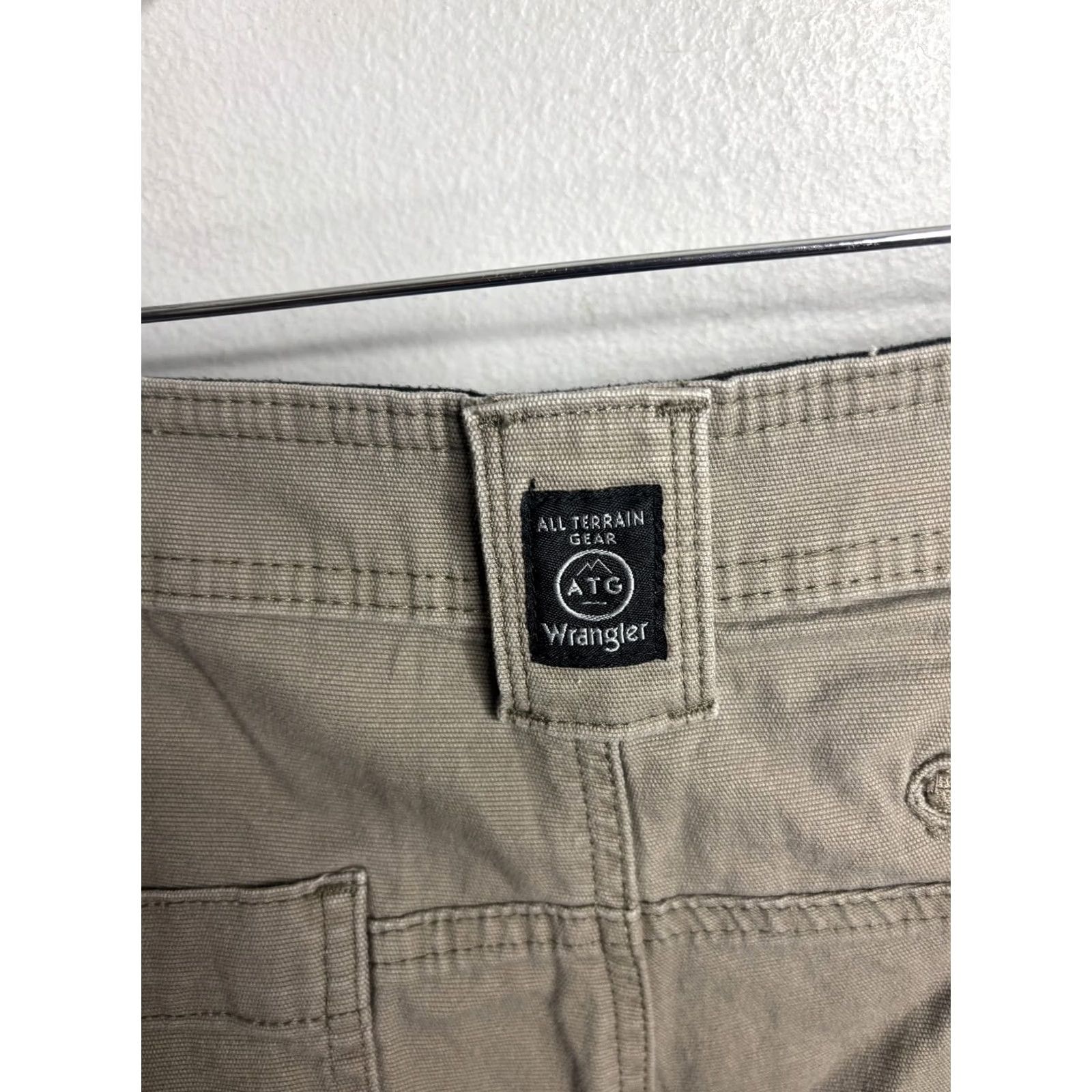 Wrangler Wrangler ATG All Terrain Gear Pants Mens 34x30 Khaki Hiking Outdoor Zip Pocket Size US 34 / EU 50 - 5 Thumbnail