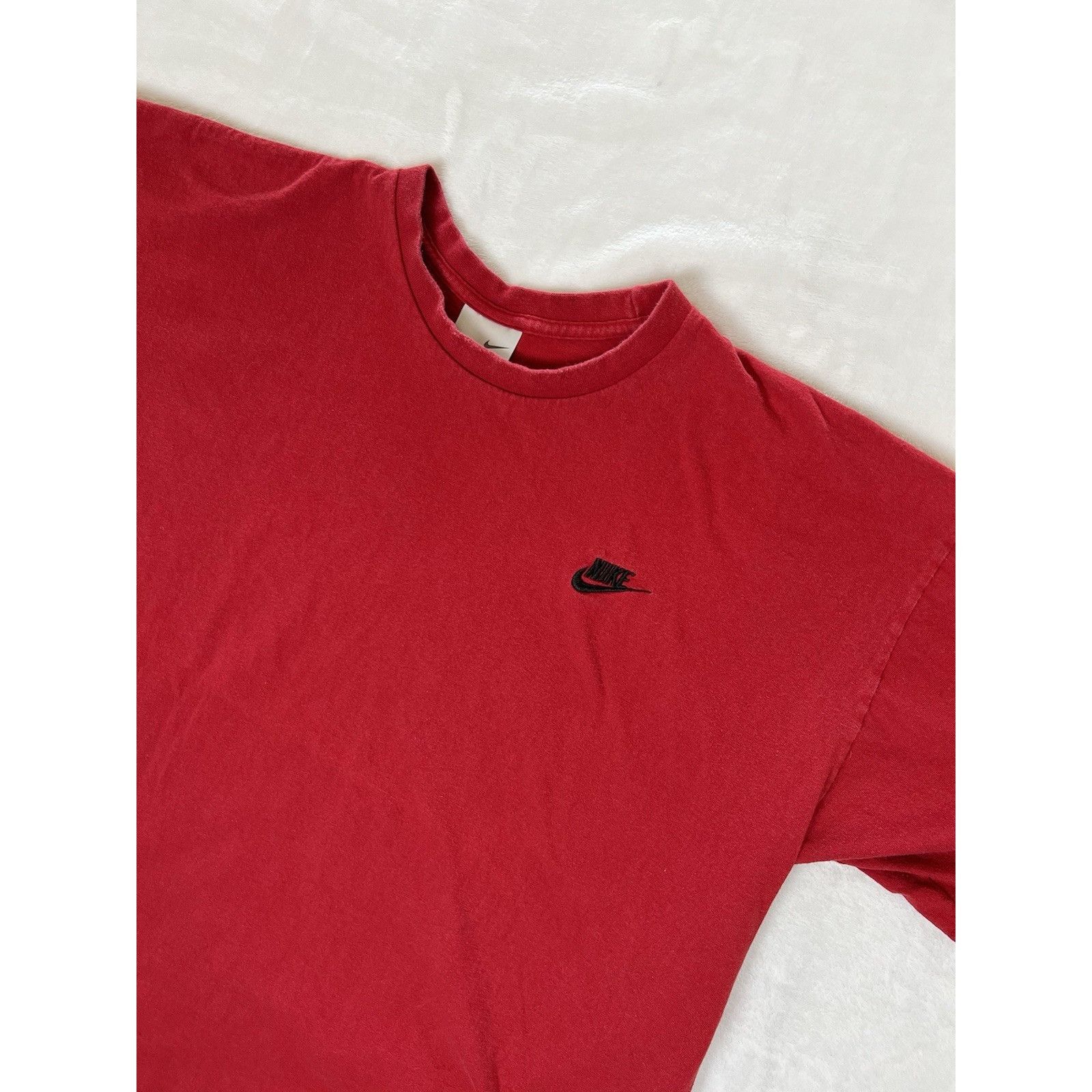 Nike Vintage Nike T-Shirt Red Blank Essential Embroidered Logo Y2 Size US XL / EU 56 / 4 - 2 Thumbnail