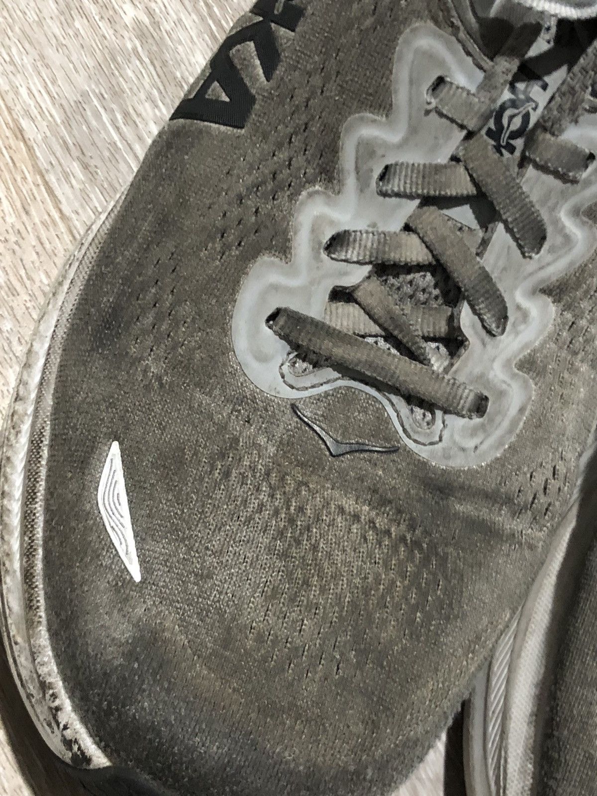 Hoka Hoka One One Bondi 9 Shoes Mens Size 10.5 2E Wide Gray Size US 10.5 / EU 43-44 - 3 Thumbnail