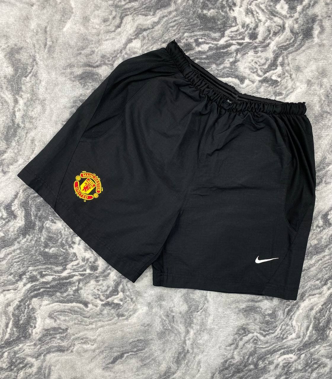 Nike Vintage Nike Manchester United Football Shorts Soccer Track Size US 30 / EU 46 - 1 Thumbnail