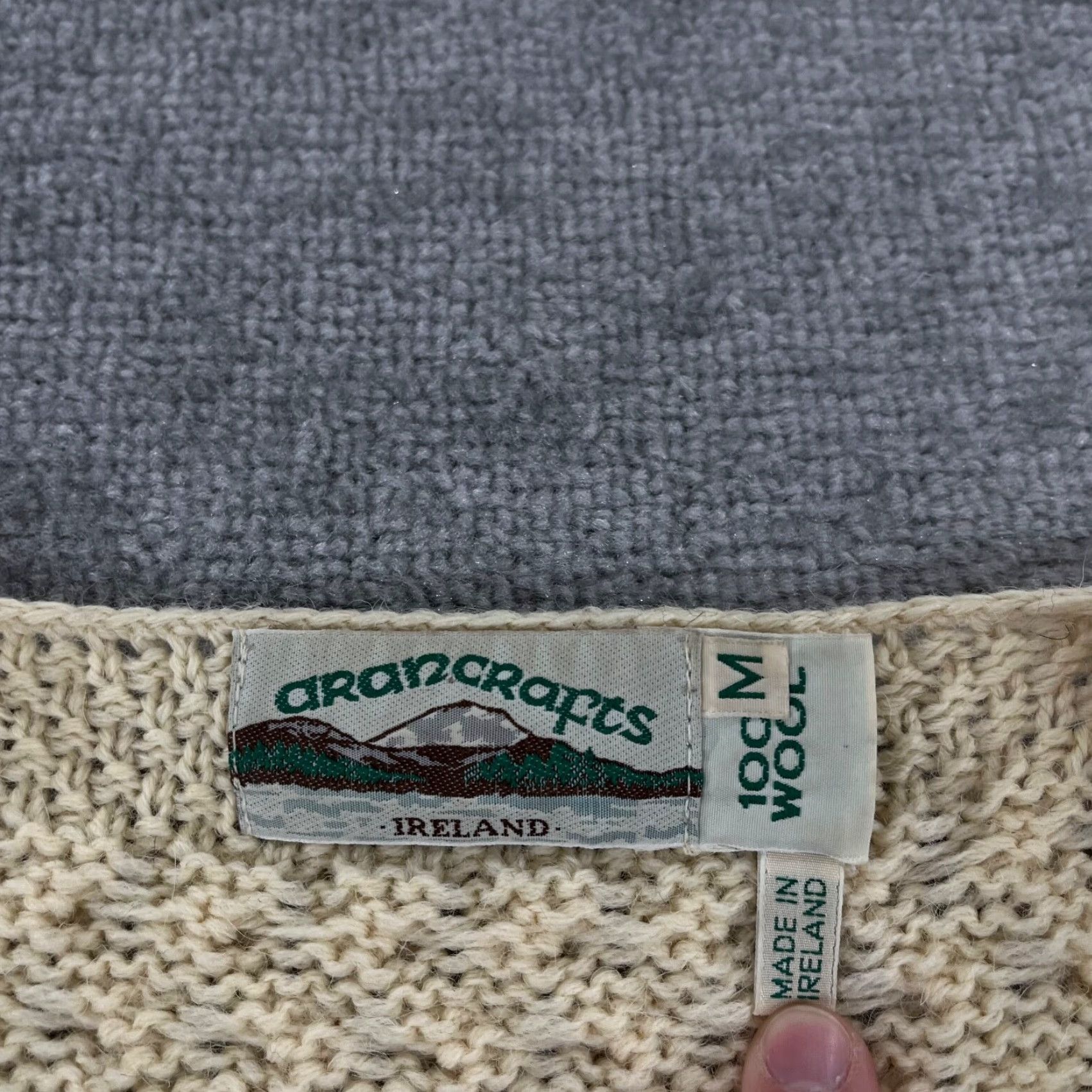 Vintage VINTAGE Aran Crafts Sweater Womens Medium Brown Wool Cable Knit Square Neck Cardigan Size M / US 6-8 / IT 42-44 - 2 Thumbnail