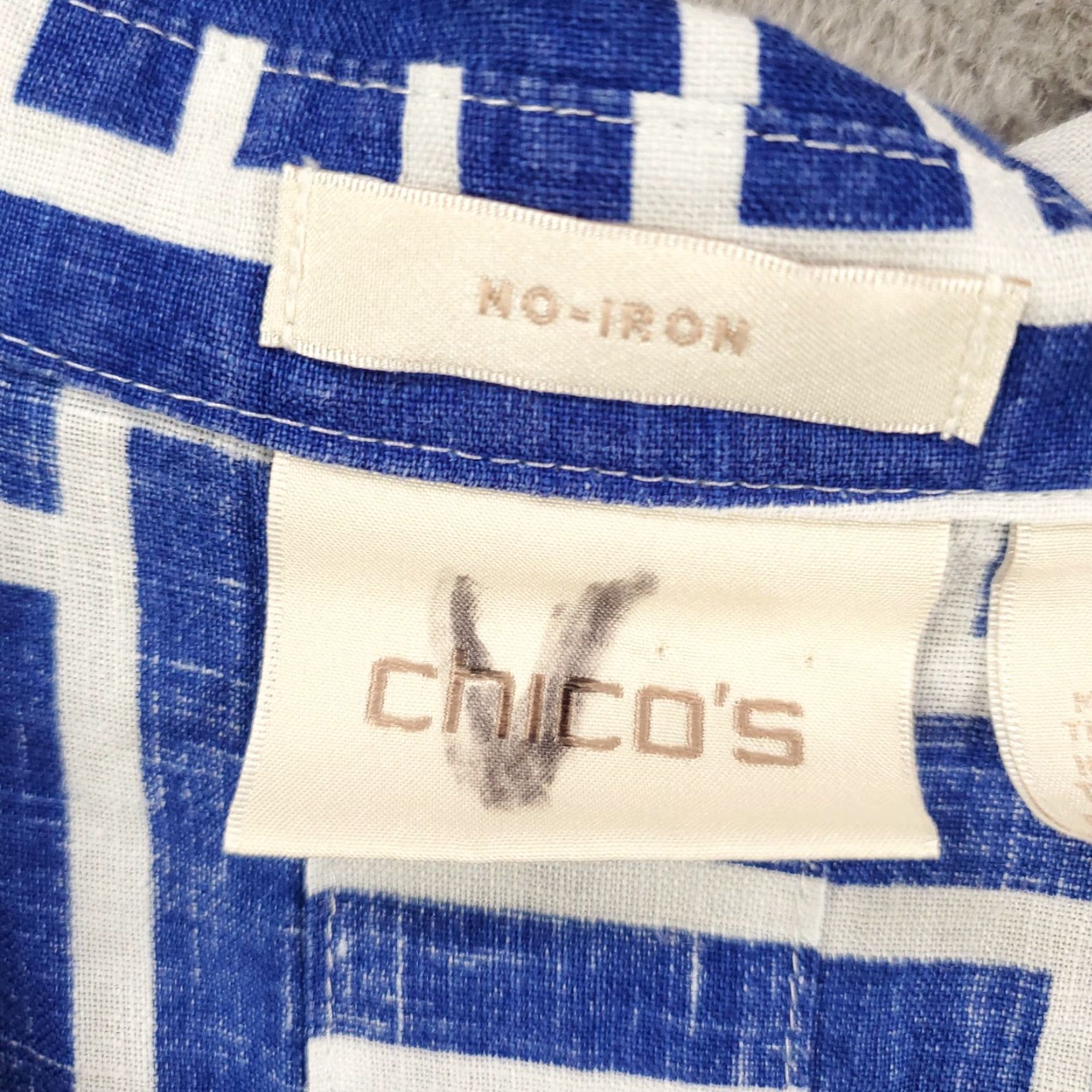 Vintage VINTAGE No Iron Top Chico's Blouse Shirt Womens Small Blue Geometric Button Up casual Sleeve 3/4 Classic S Women Size S / US 4 / IT 40 - 6 Thumbnail