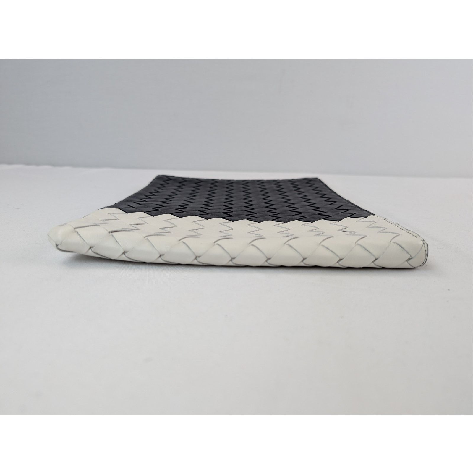 Bottega Veneta o1rshd1 Size: OS / Case Avenue Intreccio 15 BI/Avenue Wallet Size ONE SIZE - 4 Thumbnail