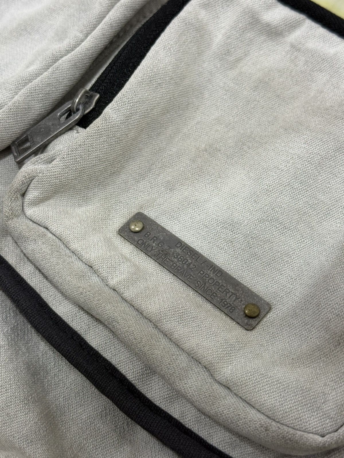 Diesel Vtg Y2K Diesel Crossbody Bag Size ONE SIZE - 8 Thumbnail