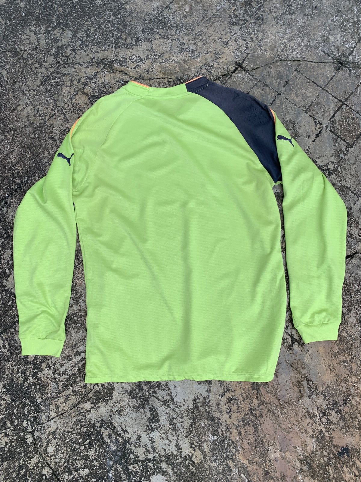 Puma × Vintage 2000s Puma Green Goalkeeper Template Embroidery Jersey Size US M / EU 48-50 / 2 - 2 Thumbnail