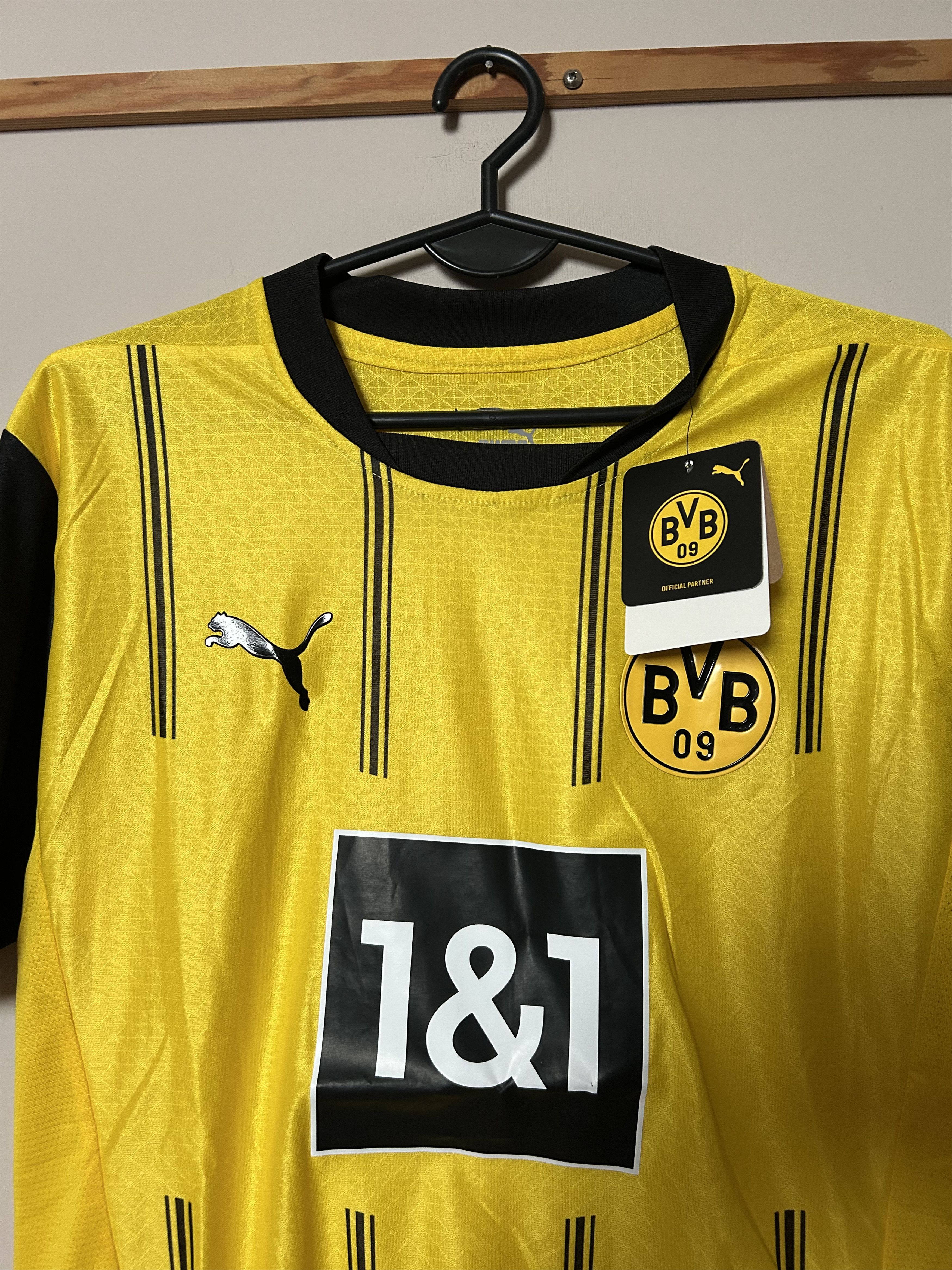 Puma NEW with tags BORUSSIA DORTMUND 2024- 2025 - Puma - L Size US L / EU 52-54 / 3 - 4 Thumbnail