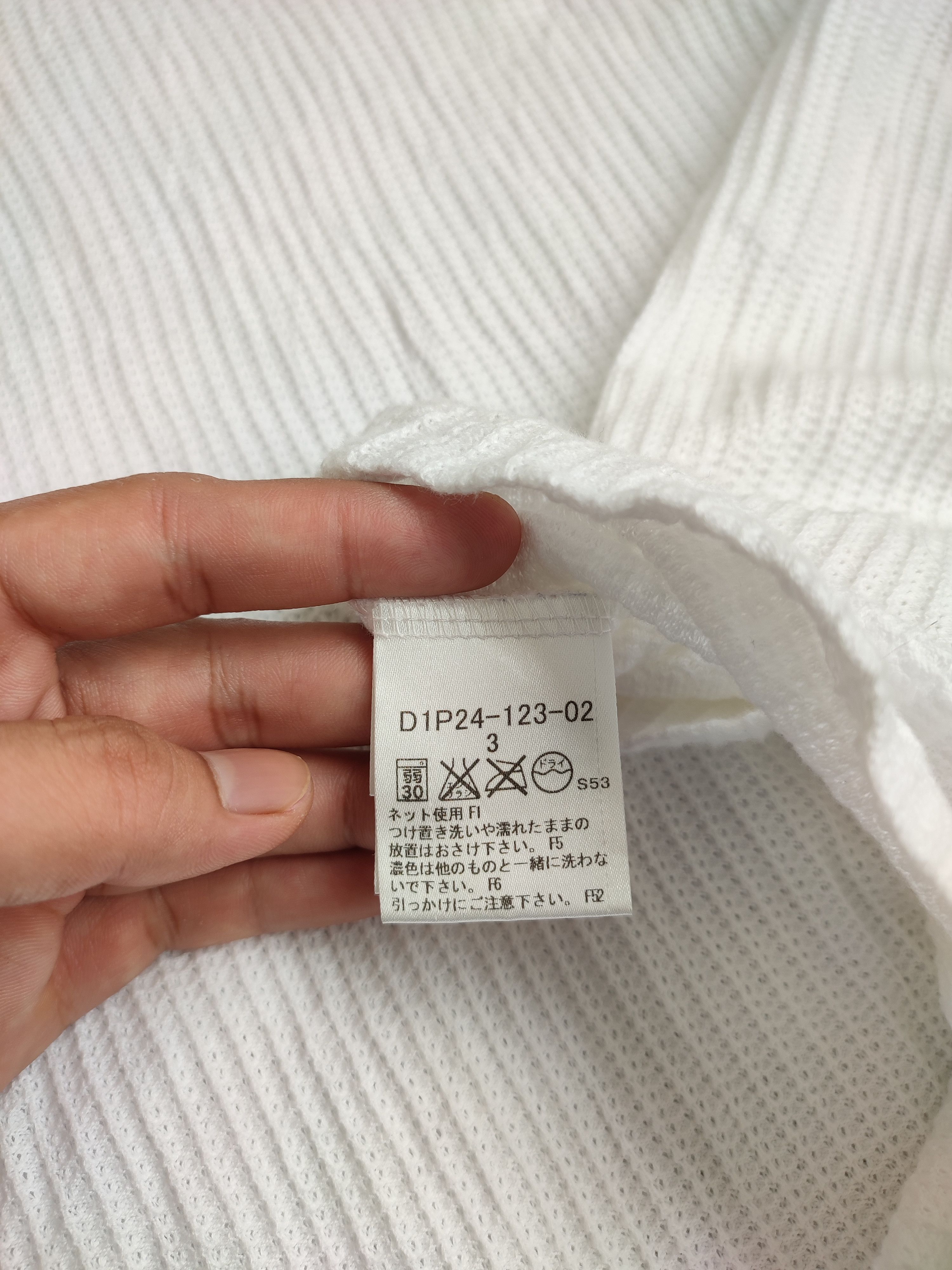Burberry Burberry V- Neck Tee Size US L / EU 52-54 / 3 - 10 Thumbnail