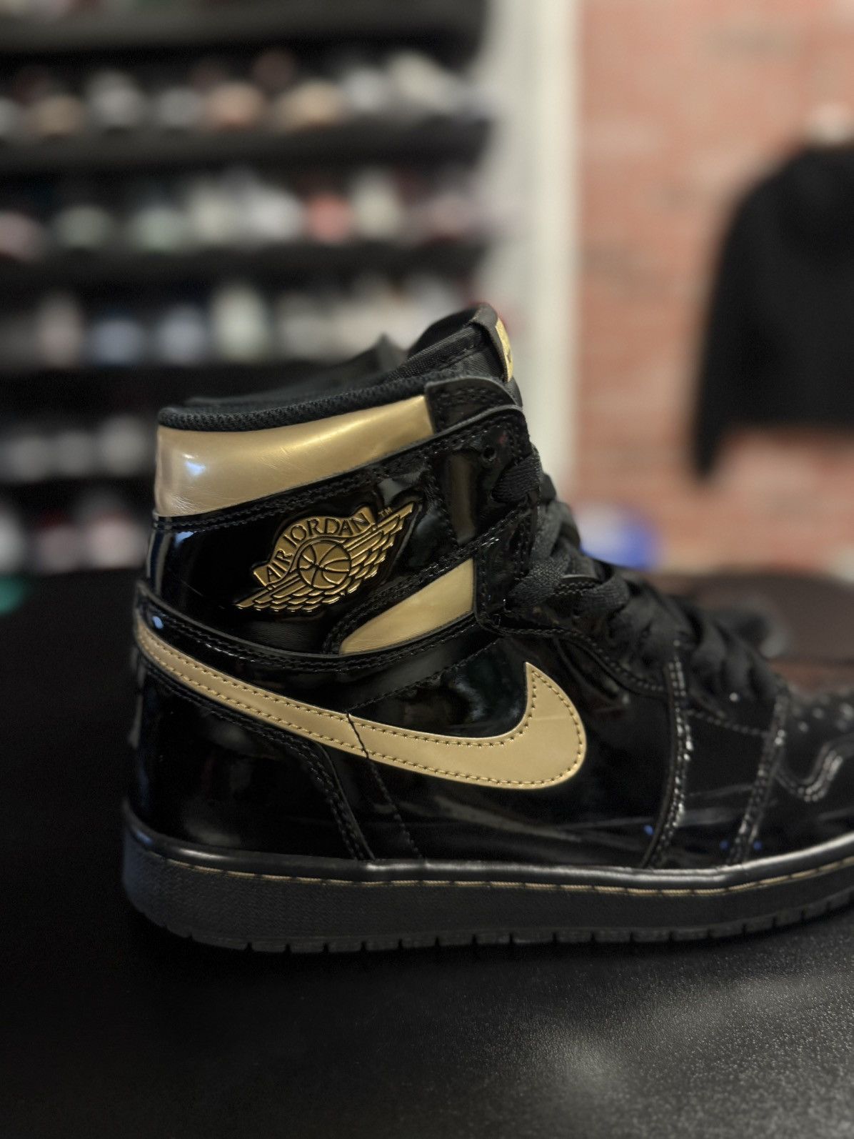 Jordan Brand × Nike Jordan 1 Black Metallic Gold (2020) Size 10 🧼 Size US 10 / EU 43 - 3 Thumbnail