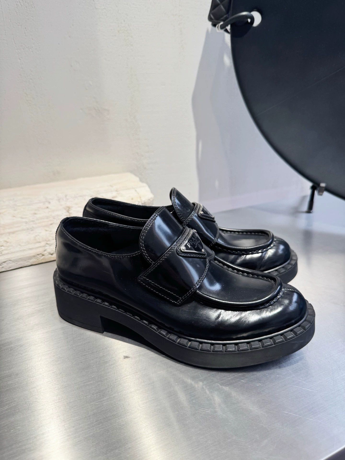 Prada Prada black loafers 36 EU pre-owned Size US 5 / IT 35 - 2 Thumbnail