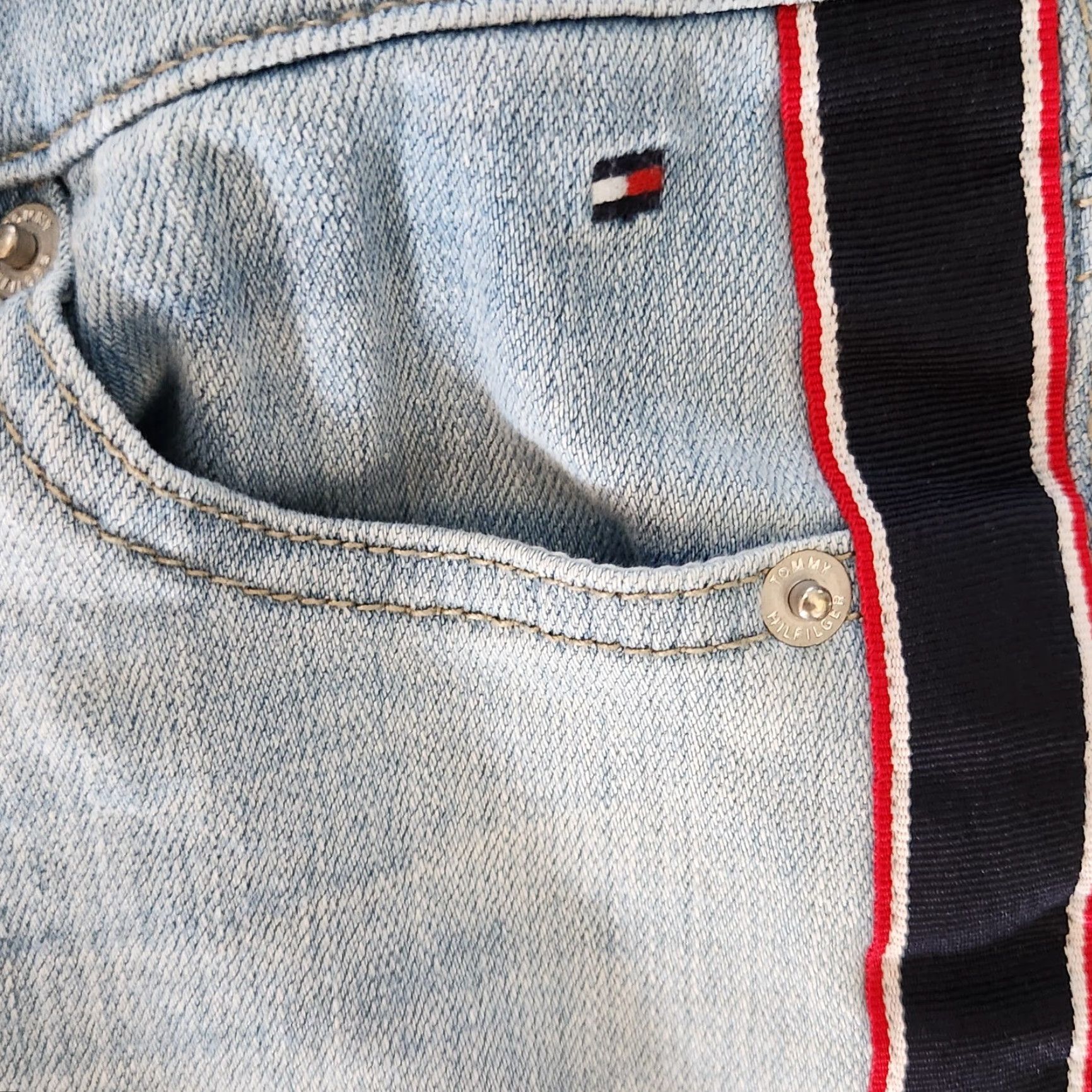 Tommy Hilfiger VINTAGE Tommy Hilfiger Jeans Tribeca Skinny Light Wash Size 4 Womens Blue Y2K 90s 2000s Size 27" / US 4 / IT 40 - 2 Thumbnail