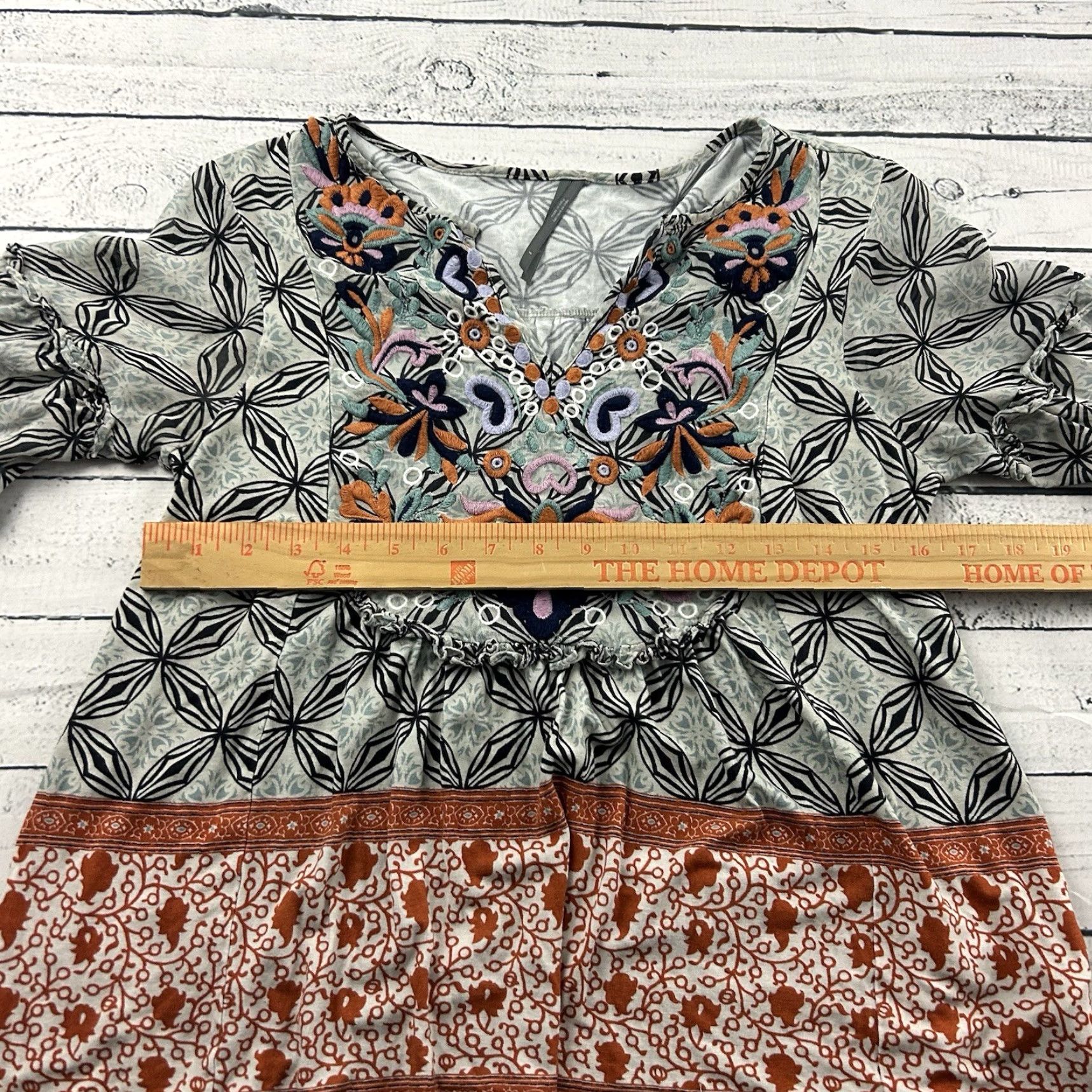 Anthropologie Anthropologie Blouse Shirt 3/4 Sleeve Embroidered Floral Top Women's Small Gray Size S / US 4 / IT 40 - 4 Thumbnail