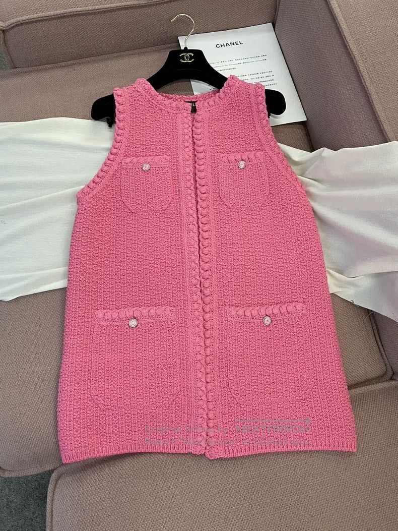 Chanel Chanel Watermelon red knitted vest jacket Size XS / US 0-2 / IT 36-38 - 1 Thumbnail