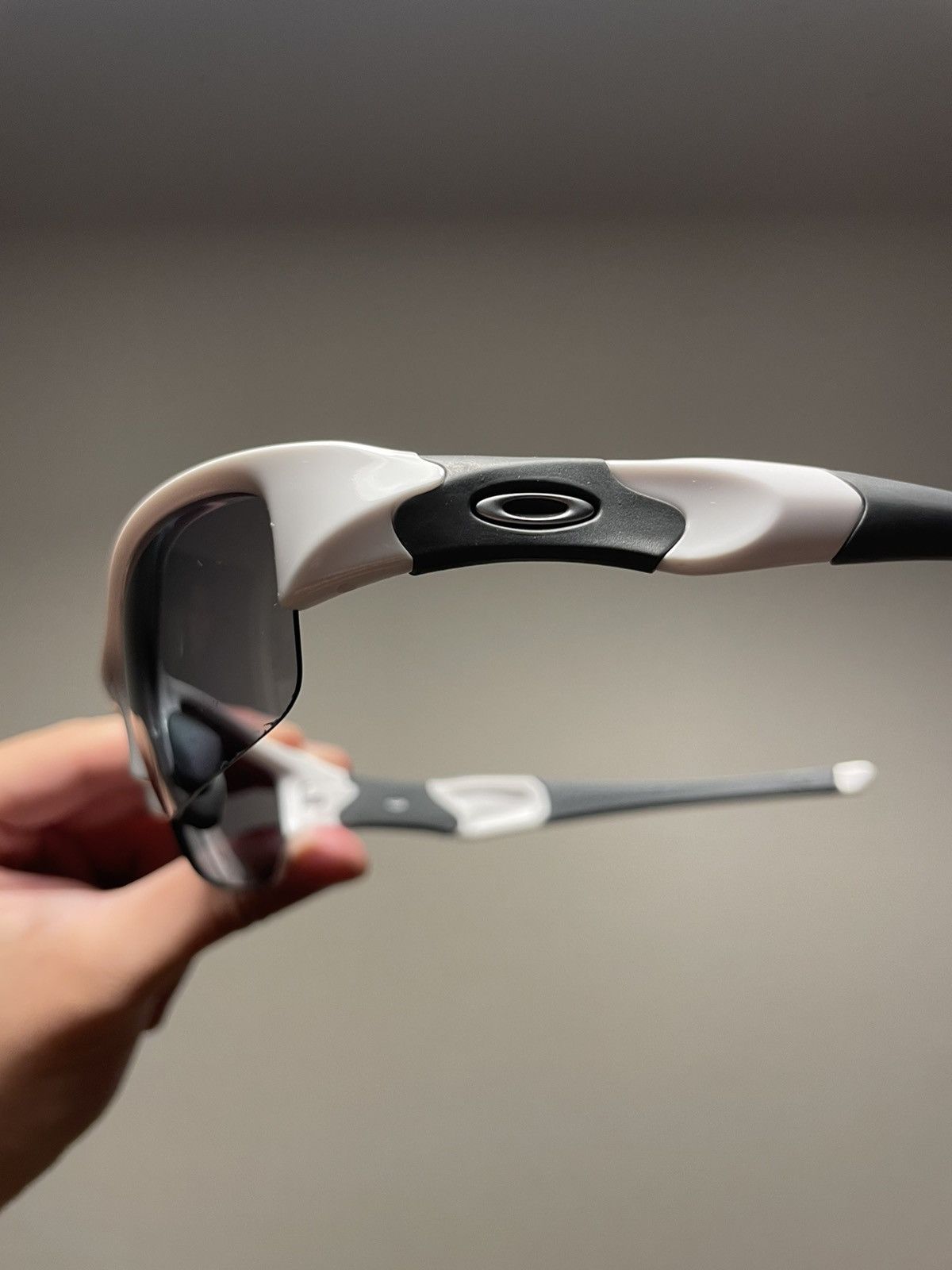 Oakley OAKLEY FLAK 'Polished White' SUNGLASSES Size ONE SIZE - 2 Thumbnail