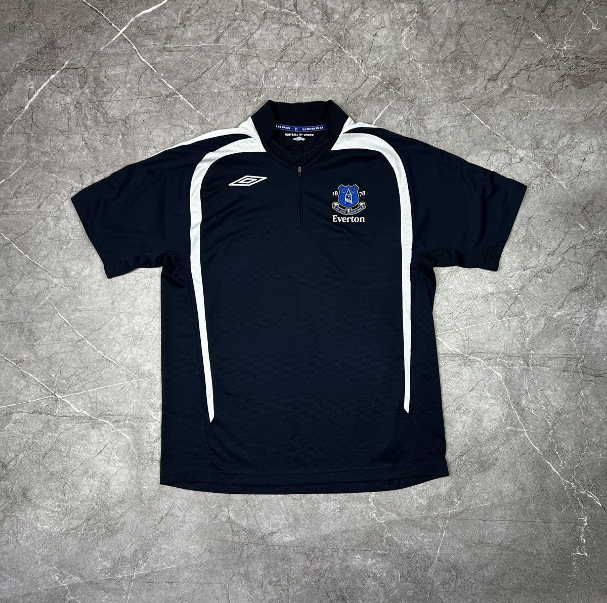 Umbro Umbro Everton Vintage jersey Y2k Size L Size US L / EU 52-54 / 3 - 3 Thumbnail