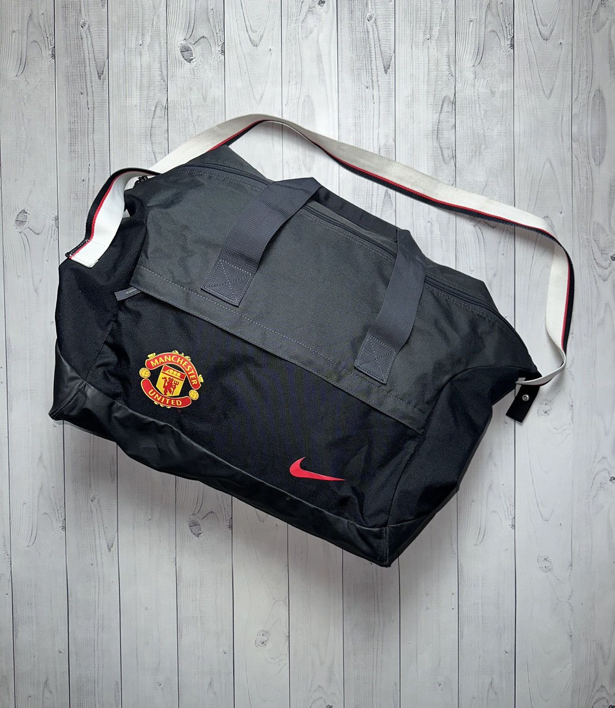 Vintage Vintage Nike Manchester United soccer bag logo Size ONE SIZE - 1 Thumbnail