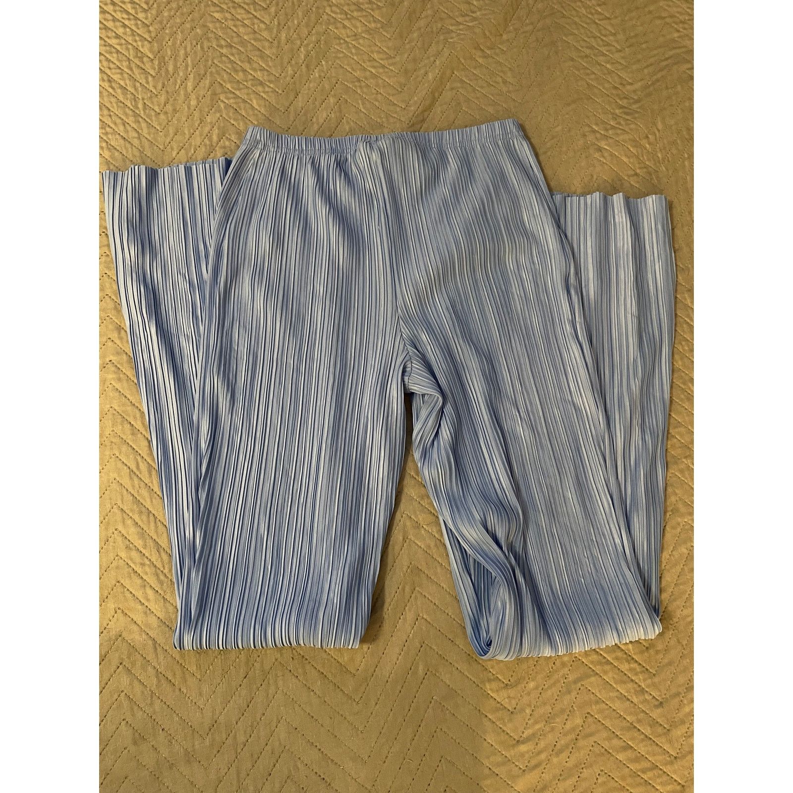 Boohoo Boohoo Women’s Size 8 Baby Blue Pleated Flare Pants Size 30" / US 8 / IT 44 - 9 Thumbnail