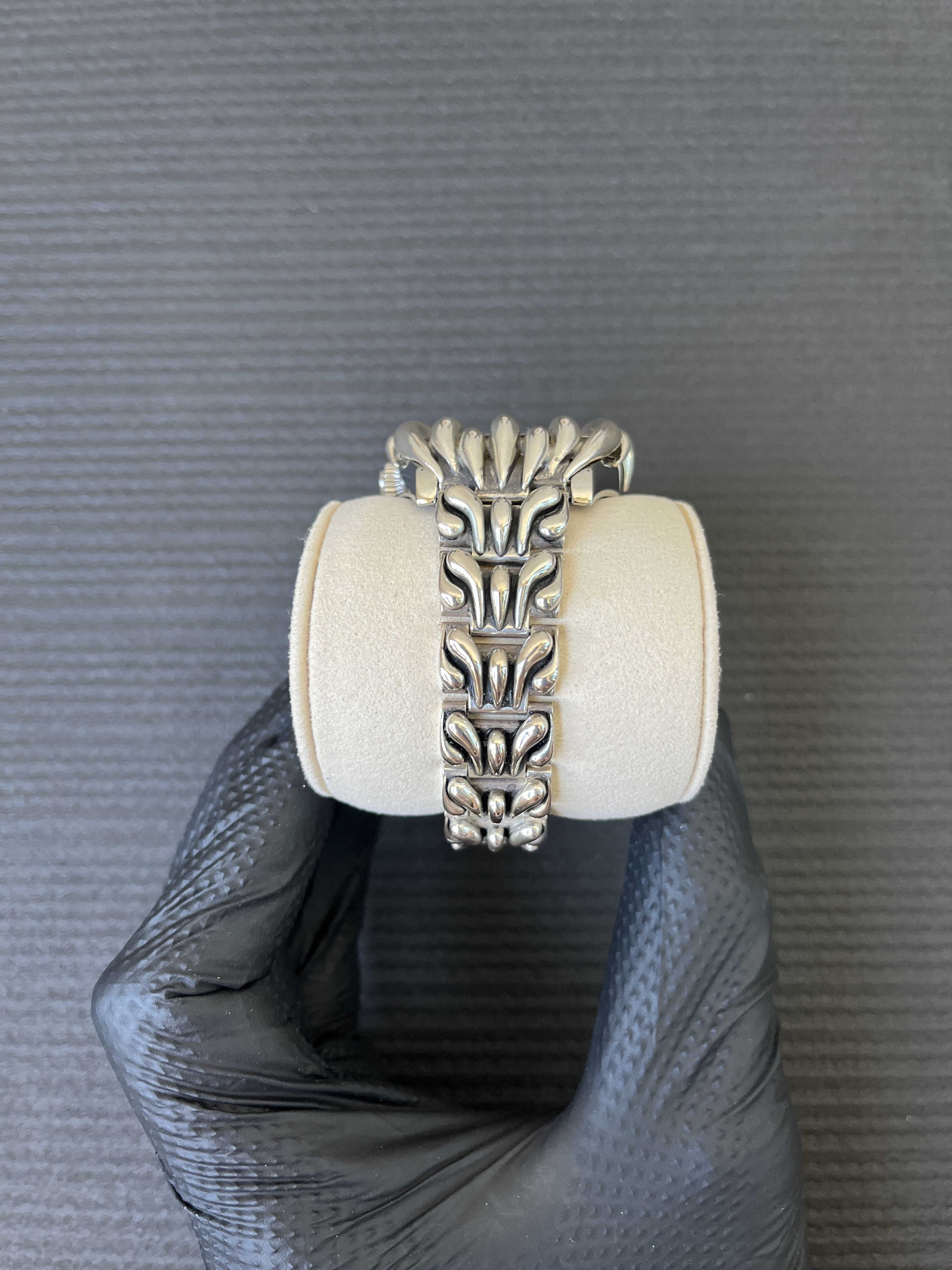 Alabaster Industries Alabaster Industries Red Web Spider Stainless Steel Watch Size 40 - 5 Thumbnail