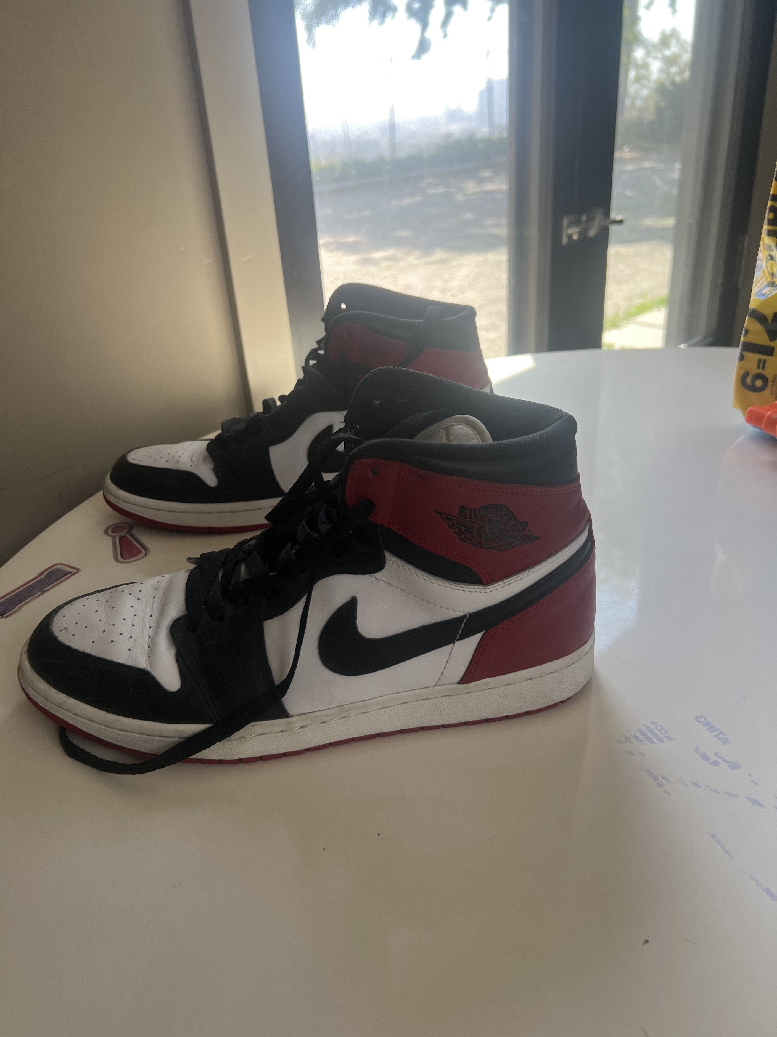 Jordan Brand Jordan 1 Black Toe 2016 Size US 11 / EU 44 - 1 Thumbnail