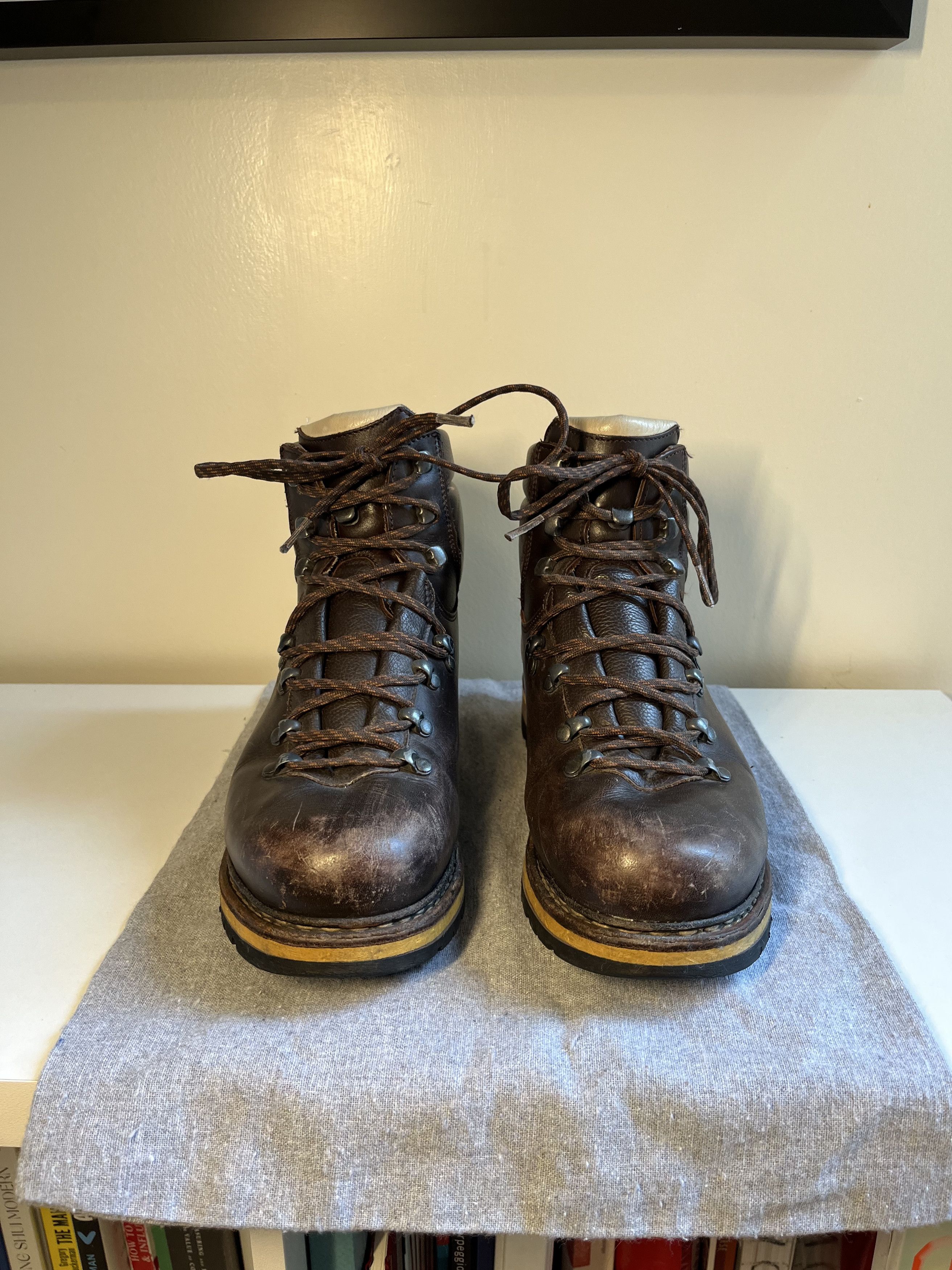 Hanwag Grunten Leather Boots Size US 7 / EU 40 - 1 Thumbnail