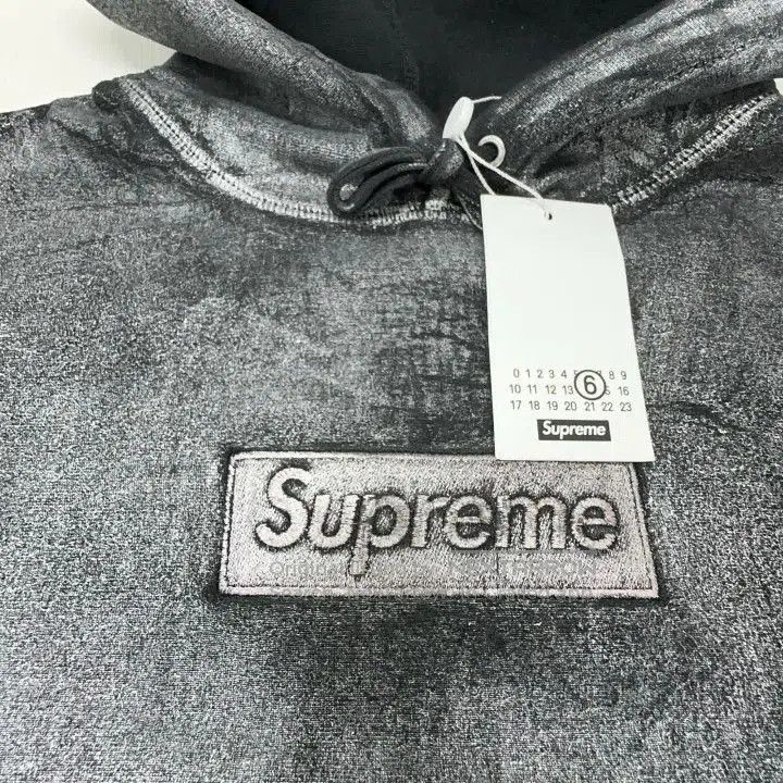 Maison Margiela Supreme x MM6 Maison Margiela Painted Logo Hoodie 0079. Size US S / EU 44-46 / 1 - 7 Thumbnail