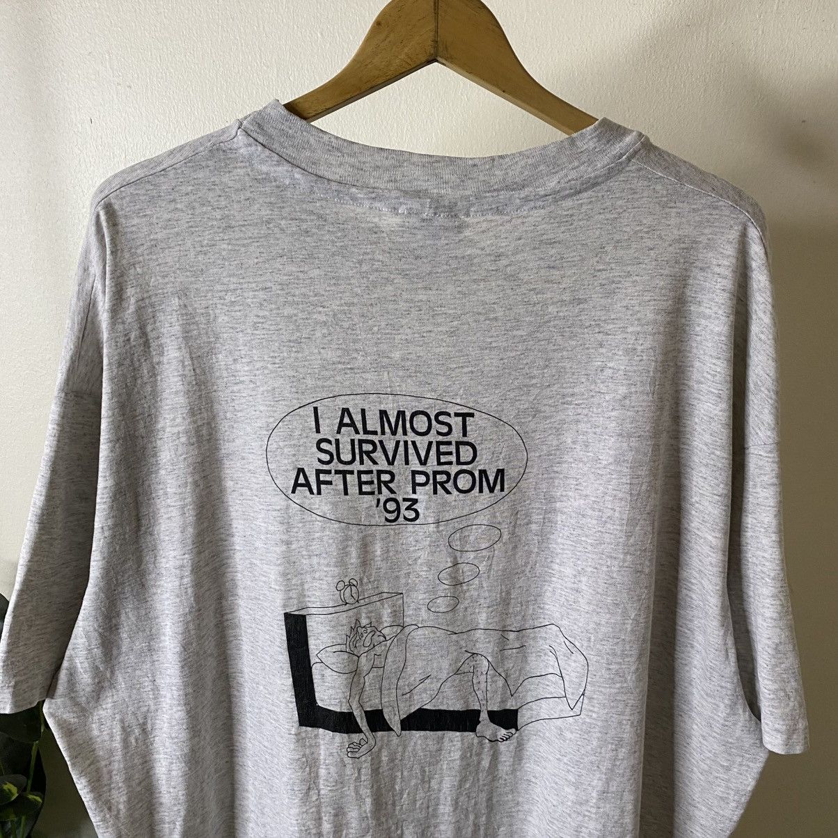 Vintage 1990s I ALMOST SURVIVED AFTER PROM Funny Humor Streetwear T Size US XXL / EU 58 / 5 - 2 Thumbnail