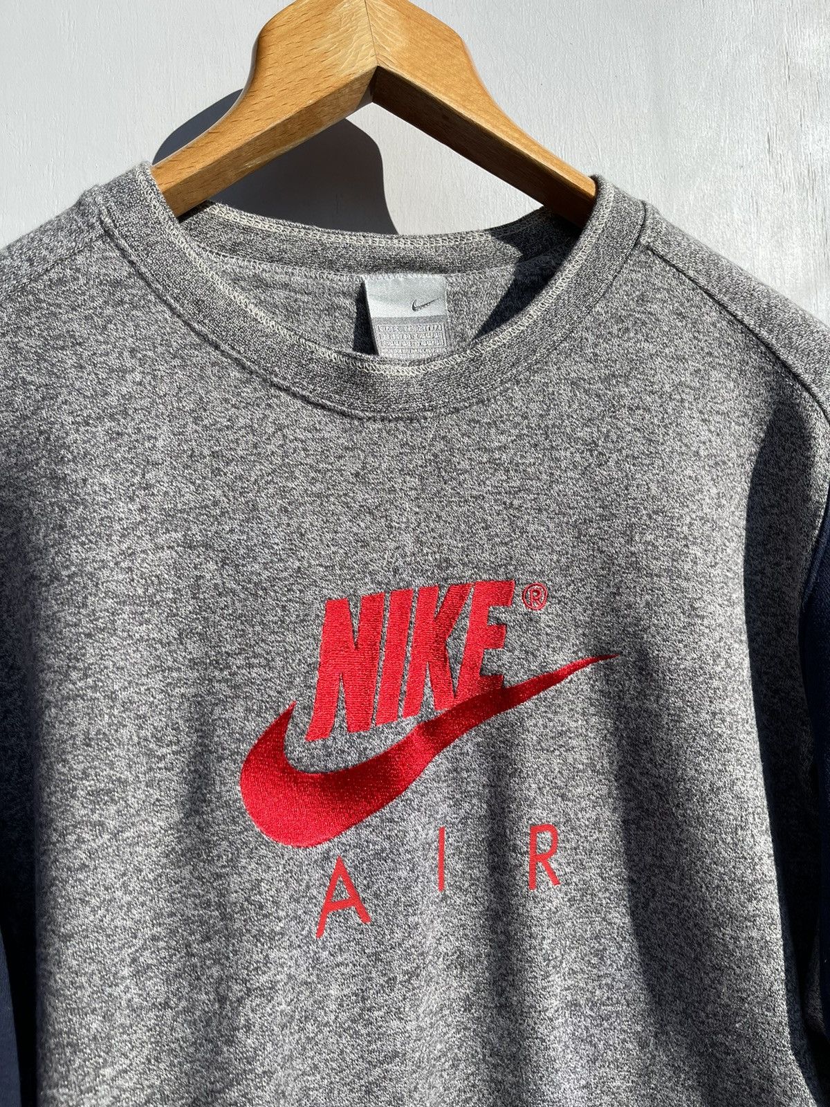 Nike Vintage Nike Air Embroidered Swoosh Logo Y2k Sweatshirt Size US S / EU 44-46 / 1 - 3 Thumbnail