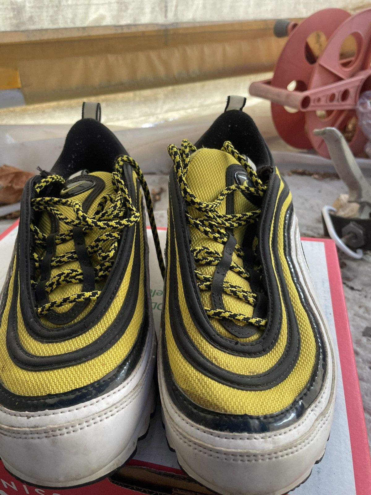 Nike Nike Air Max 97 trainers in yellow and black Size US 9 / EU 42 - 2 Thumbnail