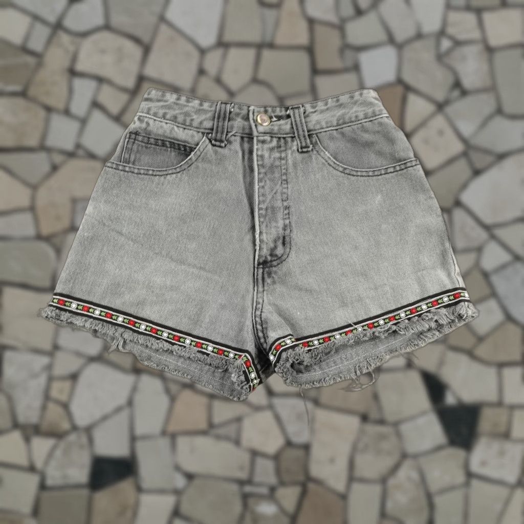 Guess VINTAGE Guess Women's Denim Shorts Size 27 Gray Cut-Off 90s Casual Outdoor Size 24" / US 00 / IT 34 - 1 Thumbnail