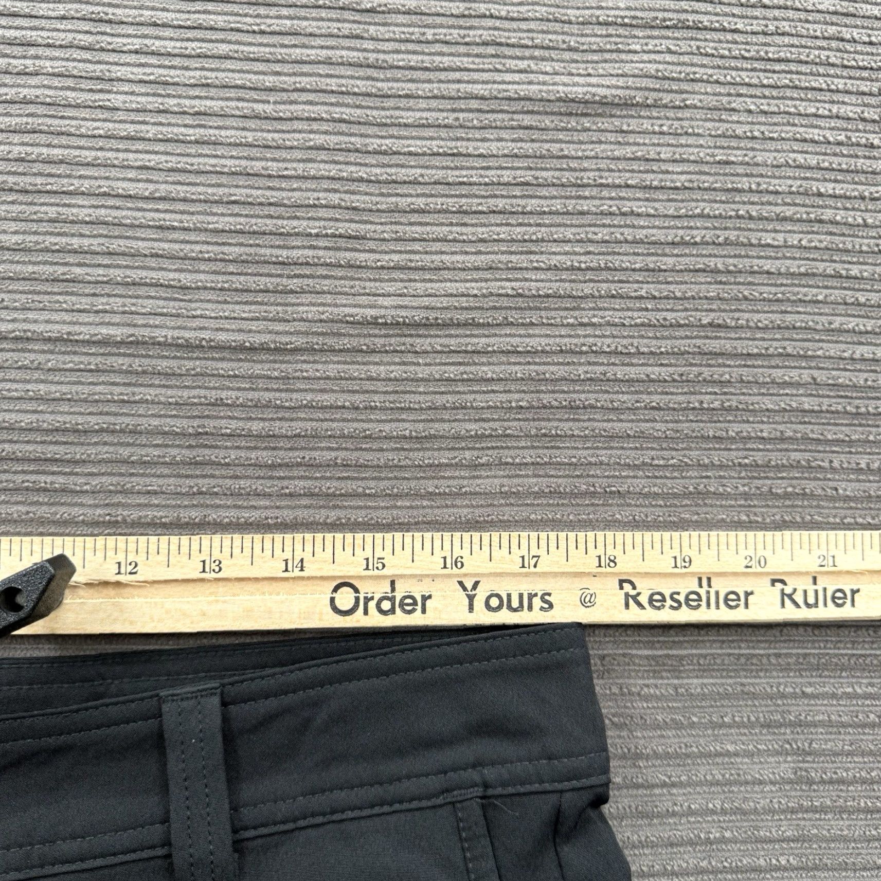Vintage Magellan Cargo Shorts Men 34 Black Polyester Water Repellent Outdoors Cargo Pocket Casual Travel Regular Inseam 9 Size US 34 / EU 50 - 4 Thumbnail