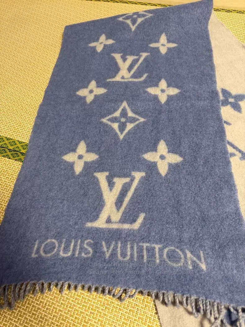 Louis Vuitton Louis Vuitton Blue cashmere scarf Size ONE SIZE - 2 Thumbnail