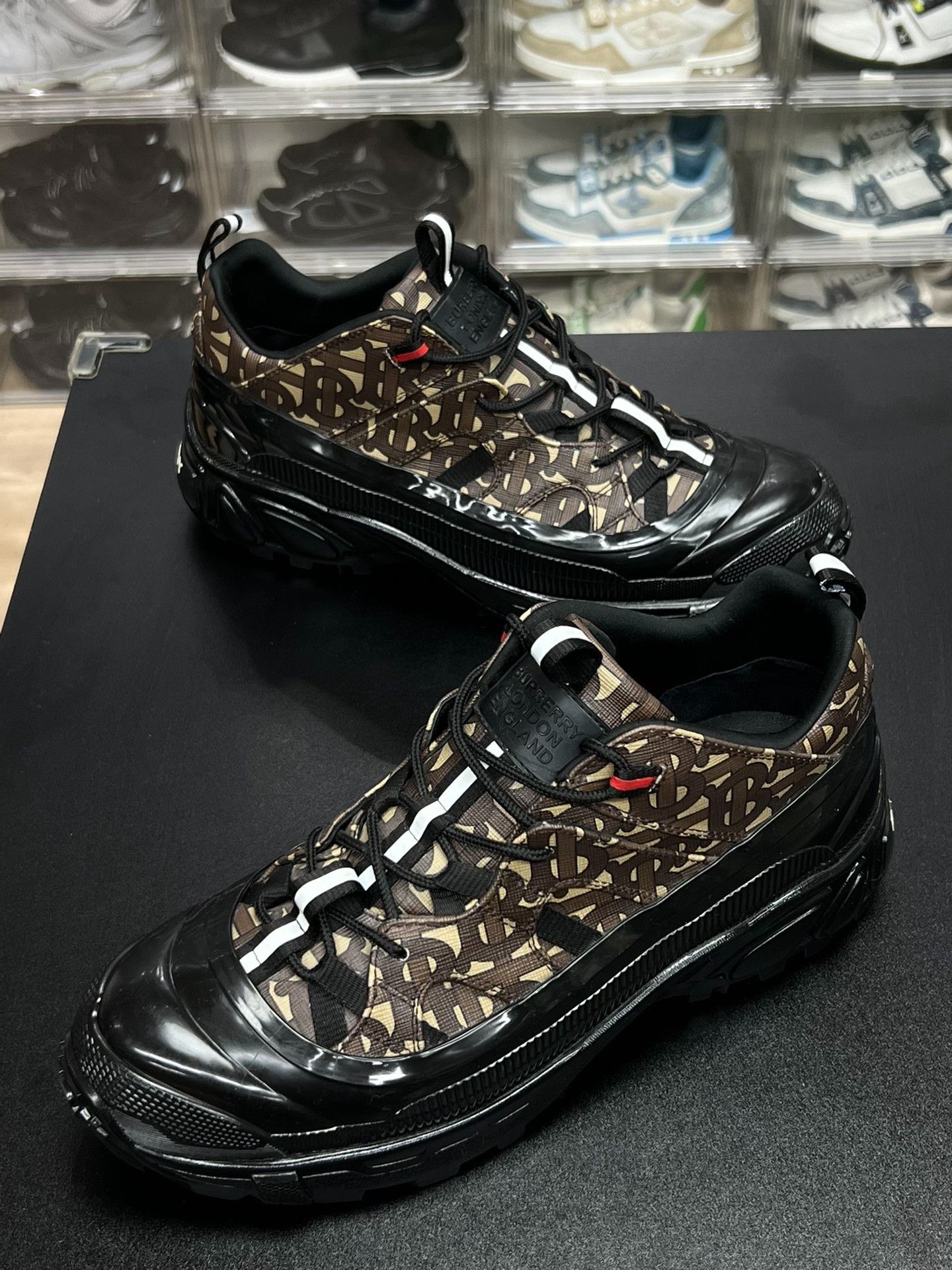 Burberry Burberry Casual Lowtop Sneakers 10 Men Size US 10 / EU 43 - 1 Thumbnail