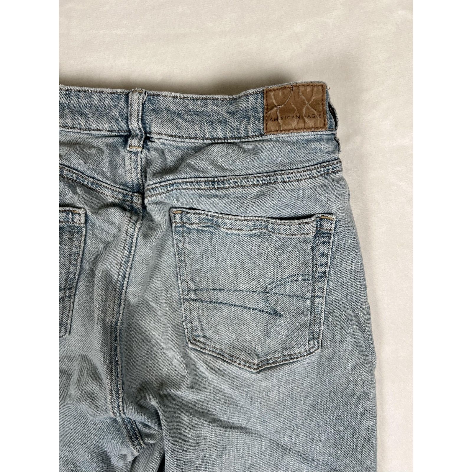 American Eagle Outfitters American Eagle Jeans Womens 8 Light Wash Mom Jean Strigid Bl Size 28" / US 6 / IT 42 - 10 Thumbnail