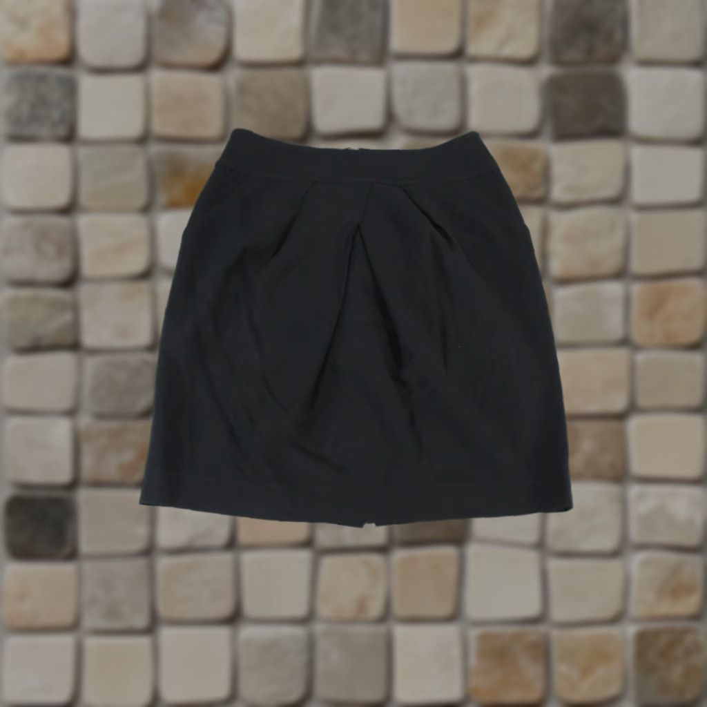 St. John VINTAGE St. John Women's Skirt Size 8 Black Pleated Knee Length Pencil Style Casual Professional Size 30" / US 8 / IT 44 - 1 Thumbnail