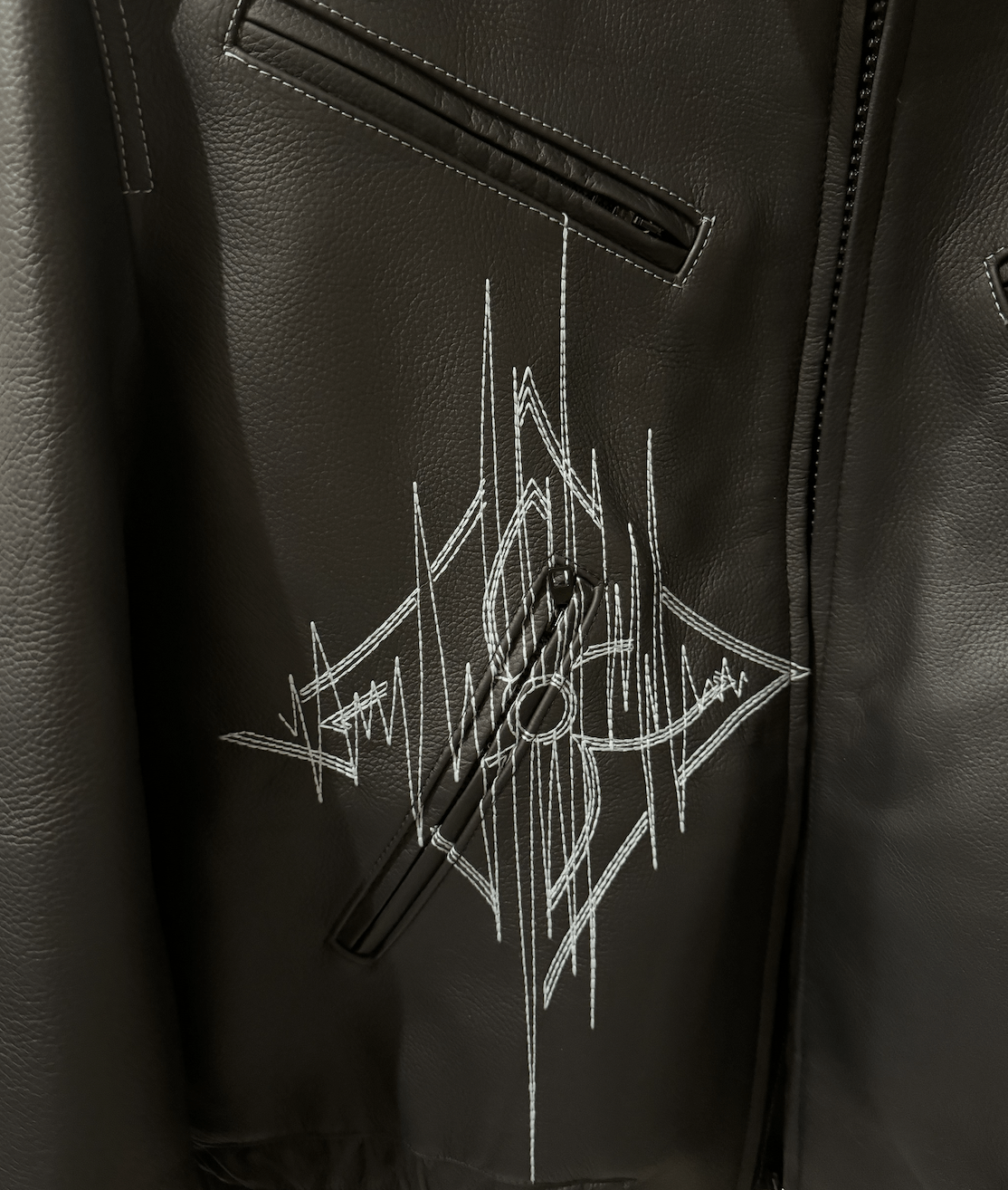 Louis Vuitton Louis Vuitton Frequency Chic Leather Jacket Size US L / EU 52-54 / 3 - 3 Thumbnail