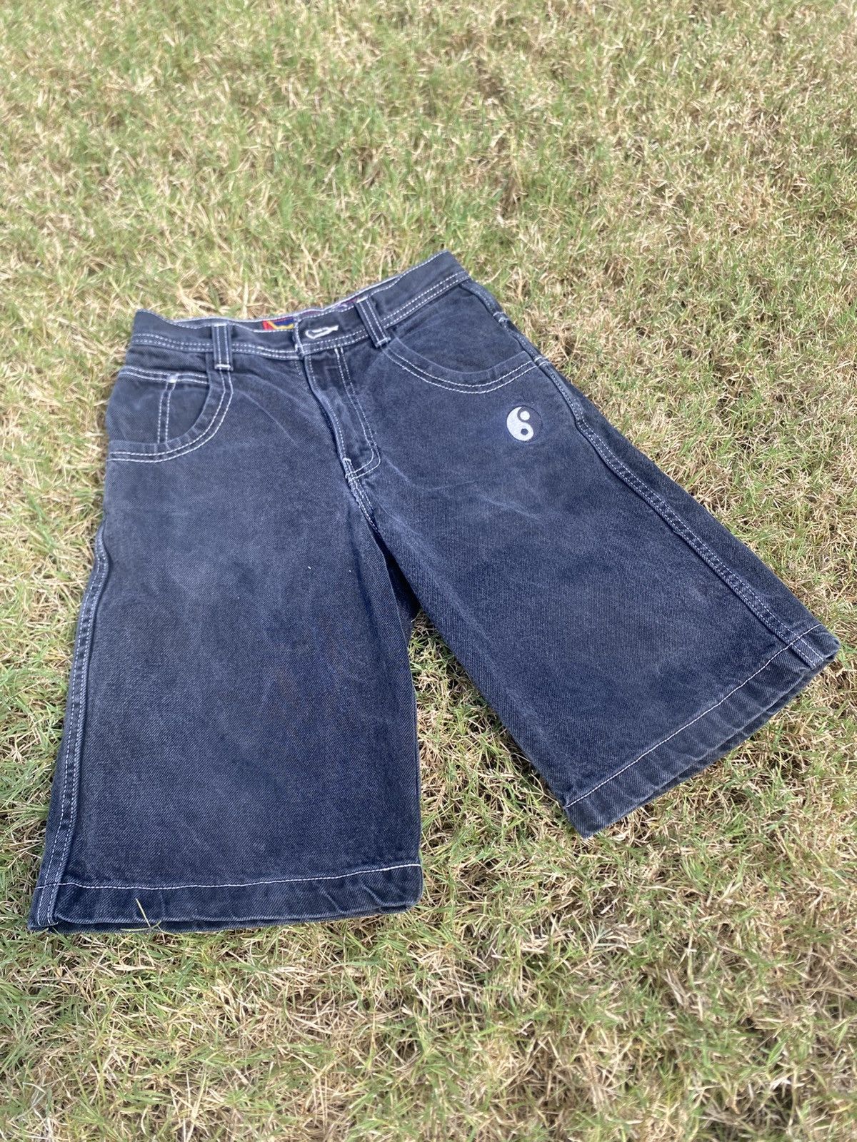 JNCO JNCO yin and yang dragon shorts Size US 26 / EU 42 - 2 Thumbnail
