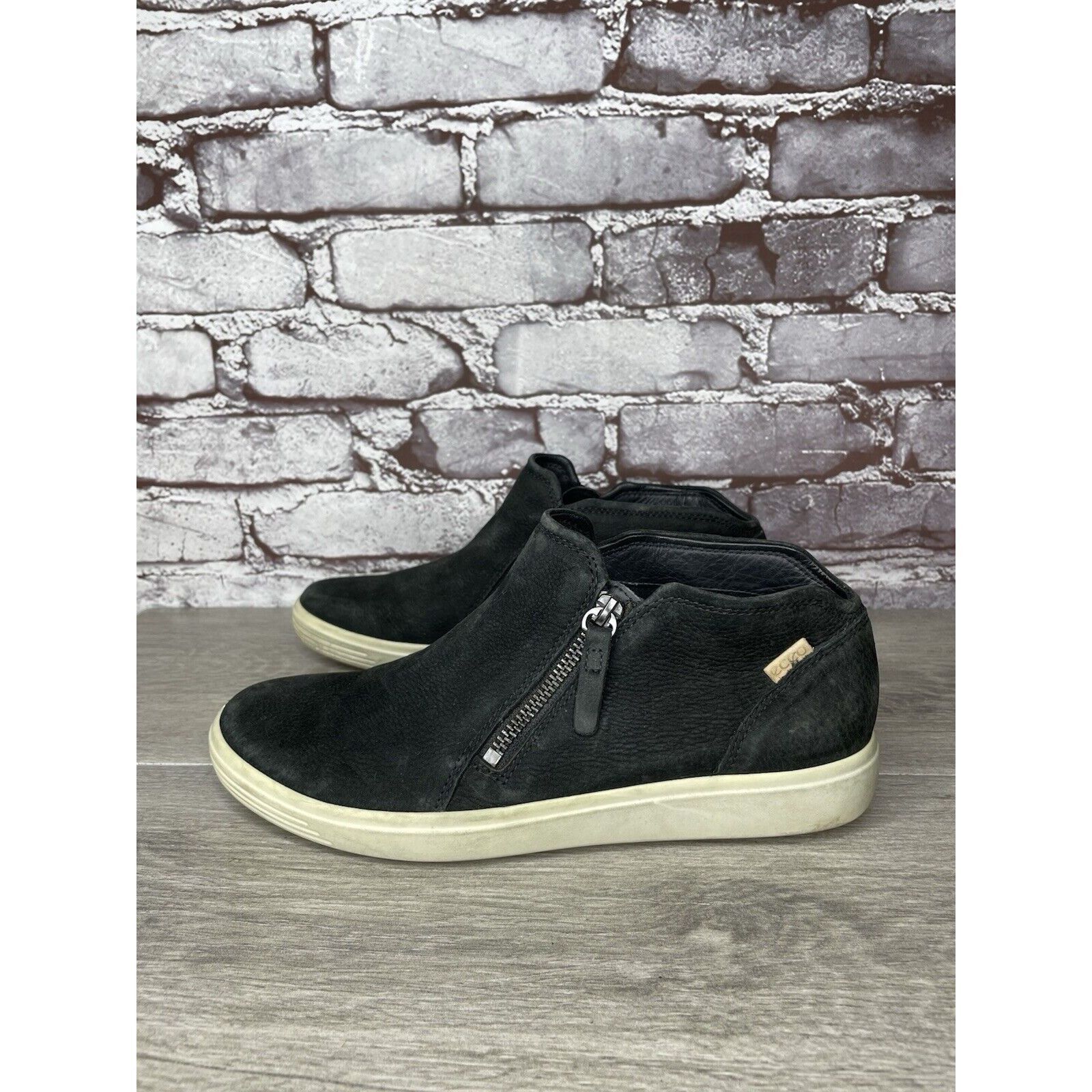 Ecco Ecco Soft 7 Black Leather Low Cut Zip Ankle Booties Sneakers Size US 10 / IT 40 - 1 Thumbnail