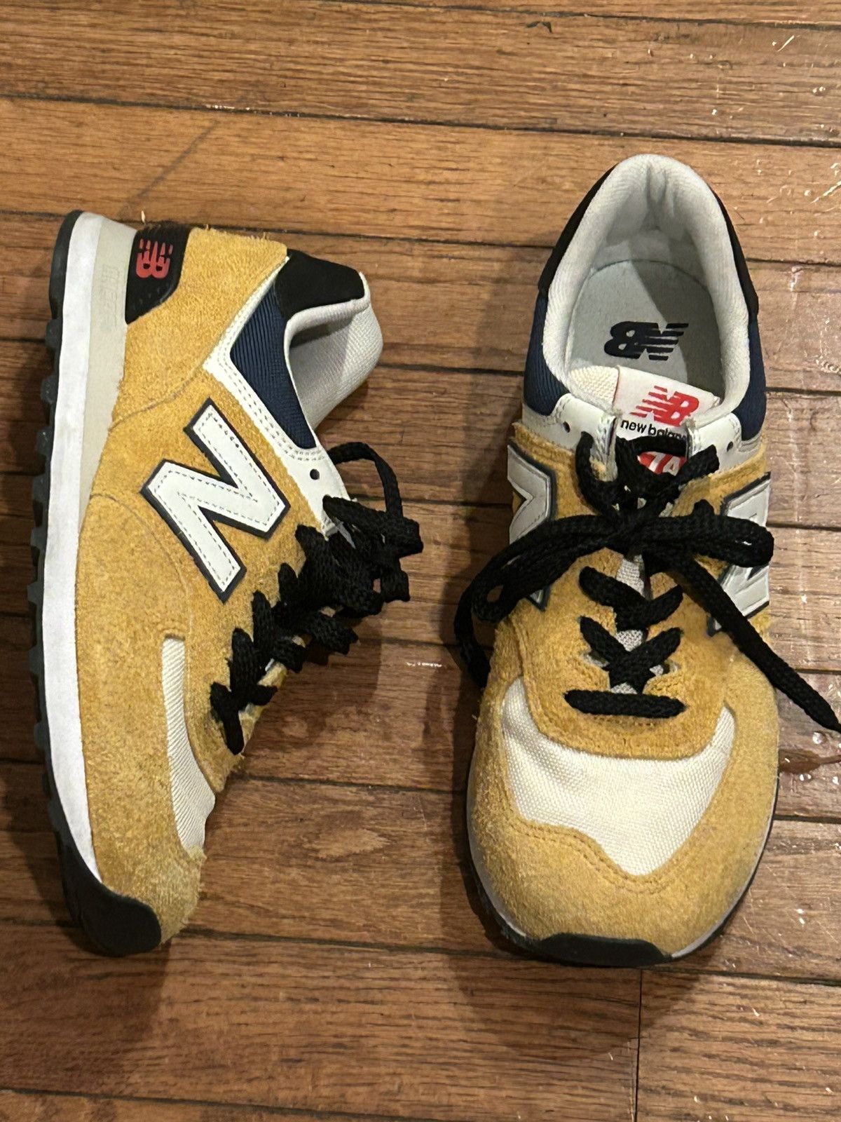 New Balance NEW BALANCE 574 ATHLETIC SHOES Size US 8 / EU 41 - 1 Thumbnail