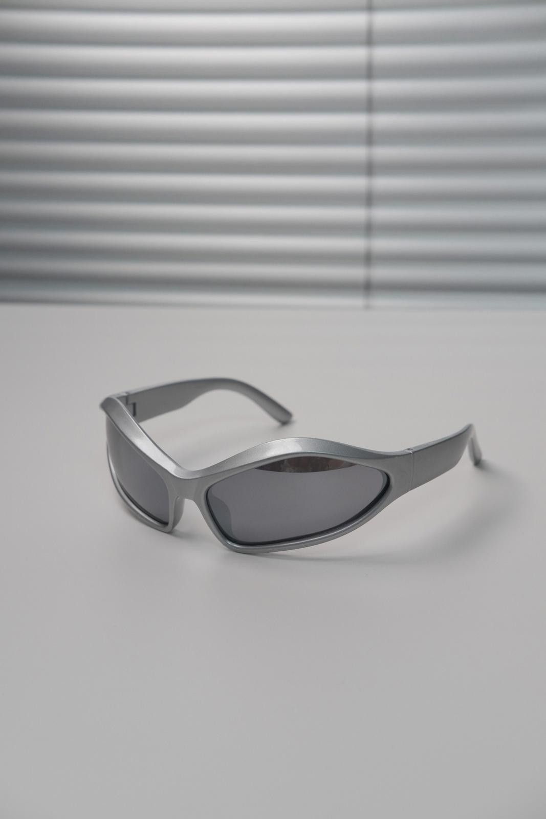 Japanese Brand Vtg Y2k Avant Garde Future Sunglasses Silver Unisex One Size Size ONE SIZE - 1 Thumbnail