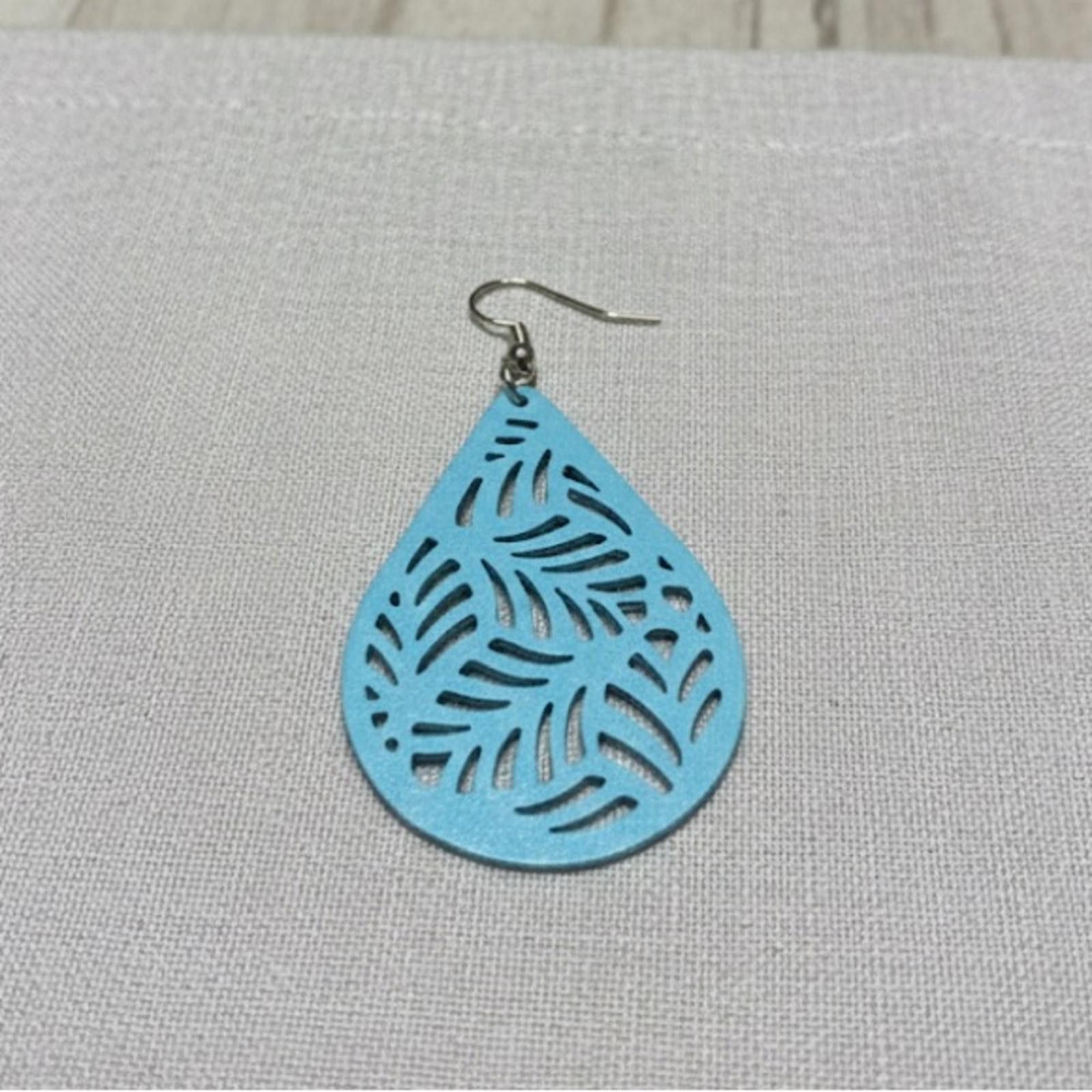 The Unbranded Brand Blue Teardrop Cutout Leaf Pattern Earrings Size ONE SIZE - 2 Thumbnail