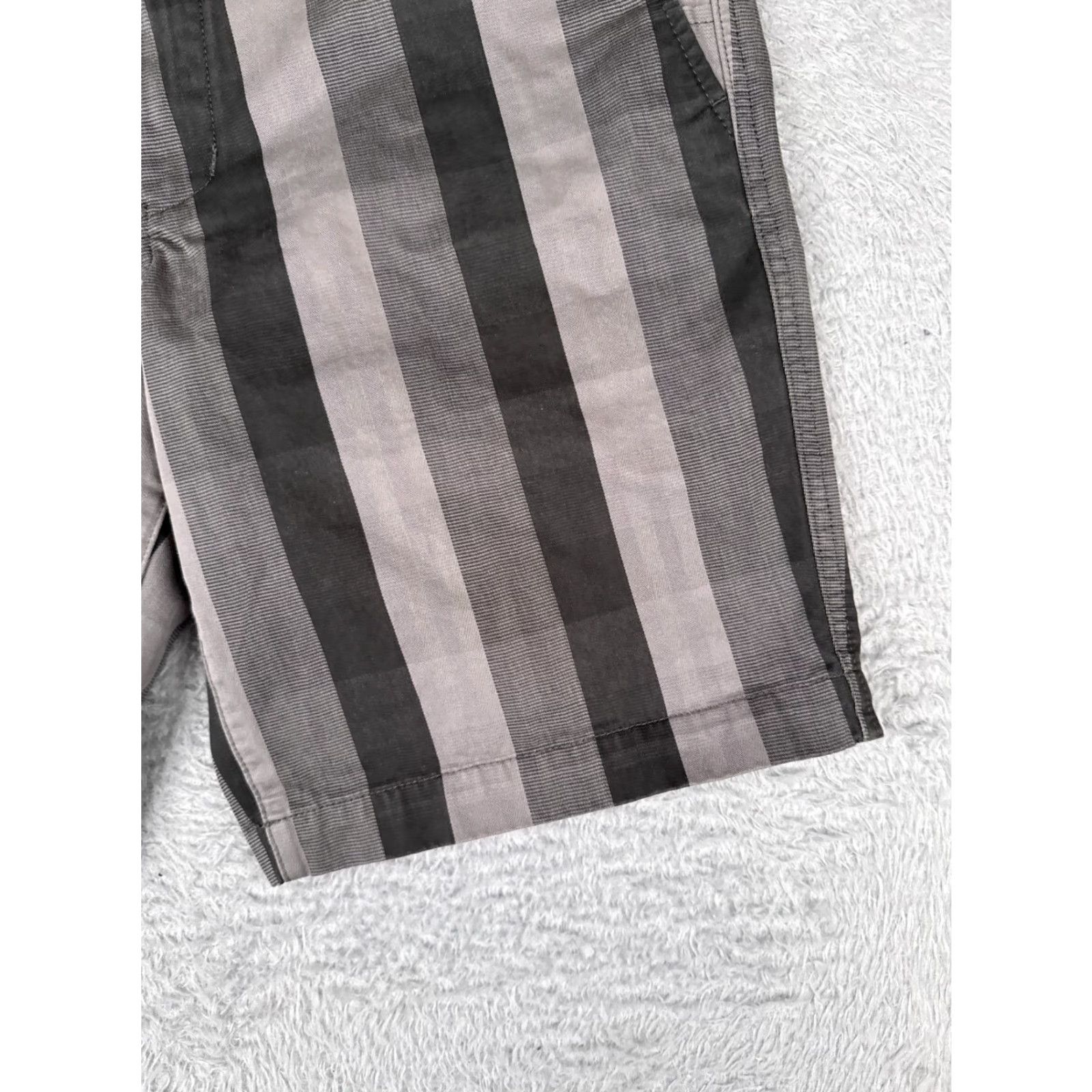 The North Face The North Face Shorts Mens 34 Gray Black Stripe Chino Cotton Blend Plaid 34x10 Casual Regular Mens Size US 34 / EU 50 - 2 Thumbnail