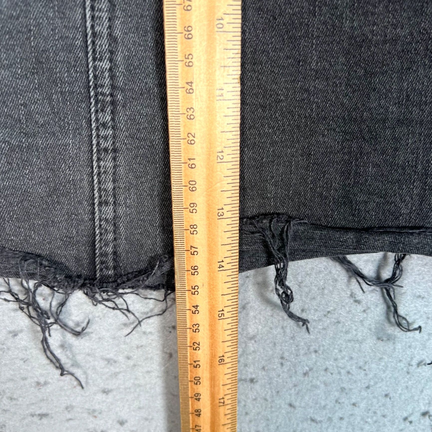 Madewell Madewell Womens Size 25 Black Stretch Denim Mini Skirt Distressed Hem Skirt Womens 25 Black Stretch Denim Mini Skirt Distressed Hem Size 42" / US 20 - 7 Thumbnail