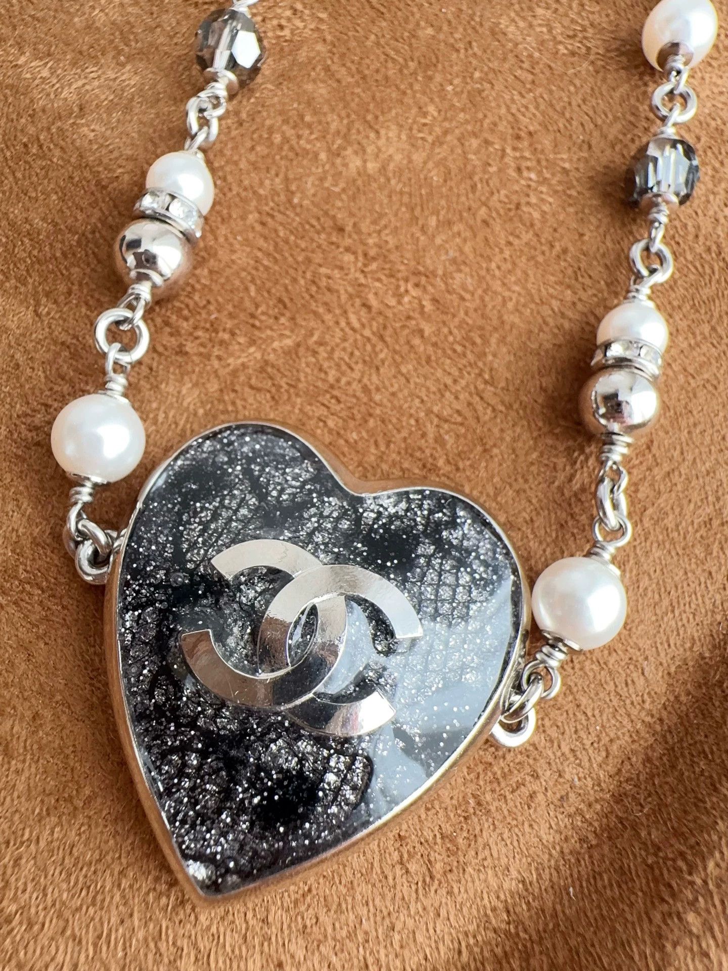 Chanel CHANEL 24K Black Heart Silver Chain Pearl Necklace Size ONE SIZE - 5 Thumbnail