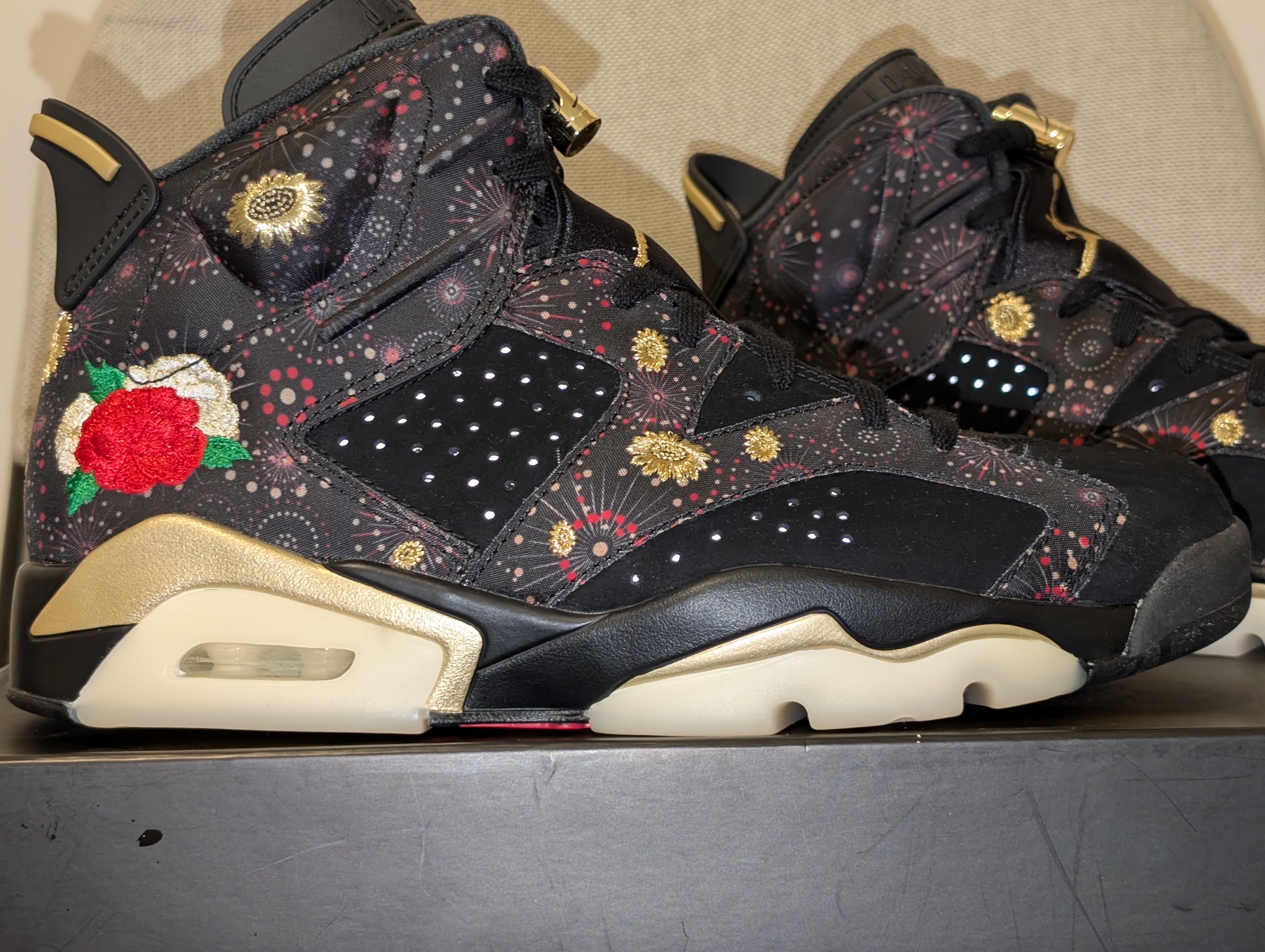 AIR JORDAN 6 CNY EDITION SIZE 9 US