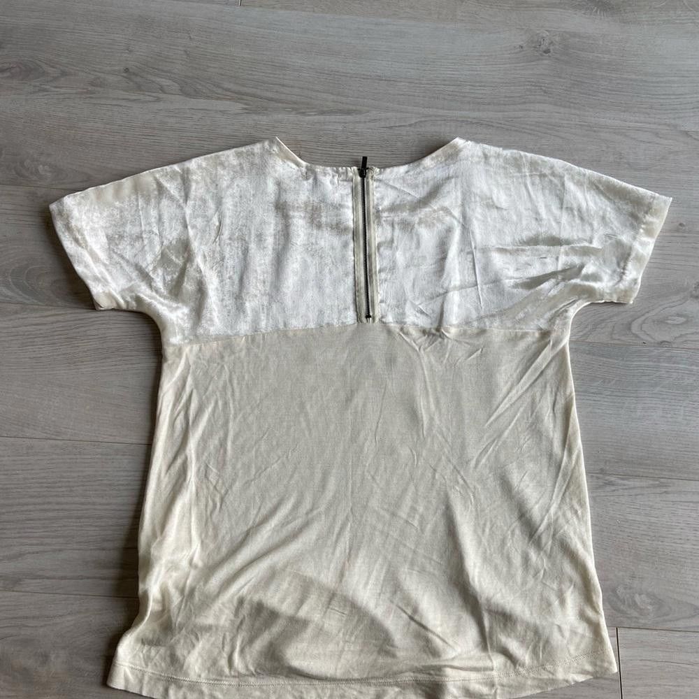 Designer Elegant Cream Satin Short Sleeve Top Size S / US 4 / IT 40 - 3 Thumbnail